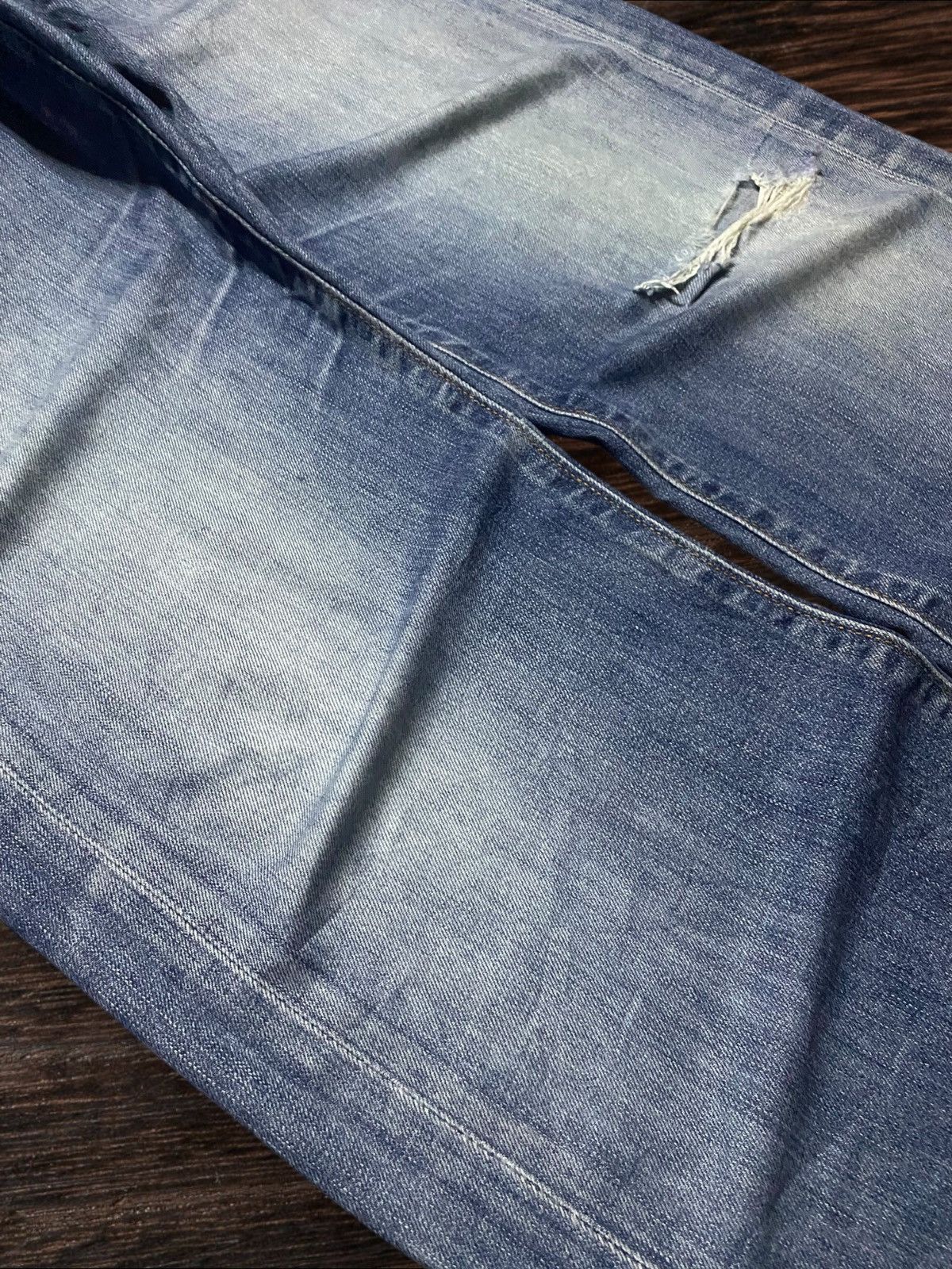 Levi's Vintage Levis 505 Faded Wash Distressed Loose Jeans Size US 33 - 8 Thumbnail