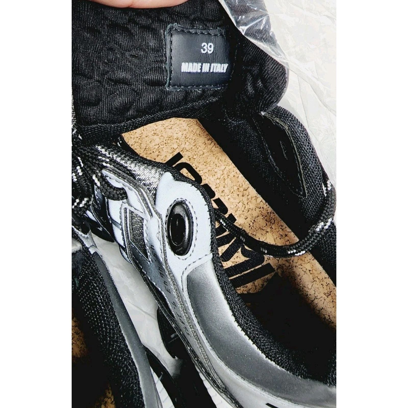 Versace VERSACE Trigreca Sneakers Mismatch Size L40 R39. Size US 7 / EU 40 - 12 Thumbnail