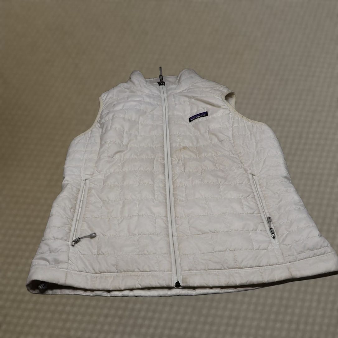 Patagonia Patagonia Nano Puff Vest Women Large White Quilted Full Zip Sleeveless Lightweight Zipper Pockets Casual Sportswear Size L / US 10 / IT 46 - 1 Thumbnail