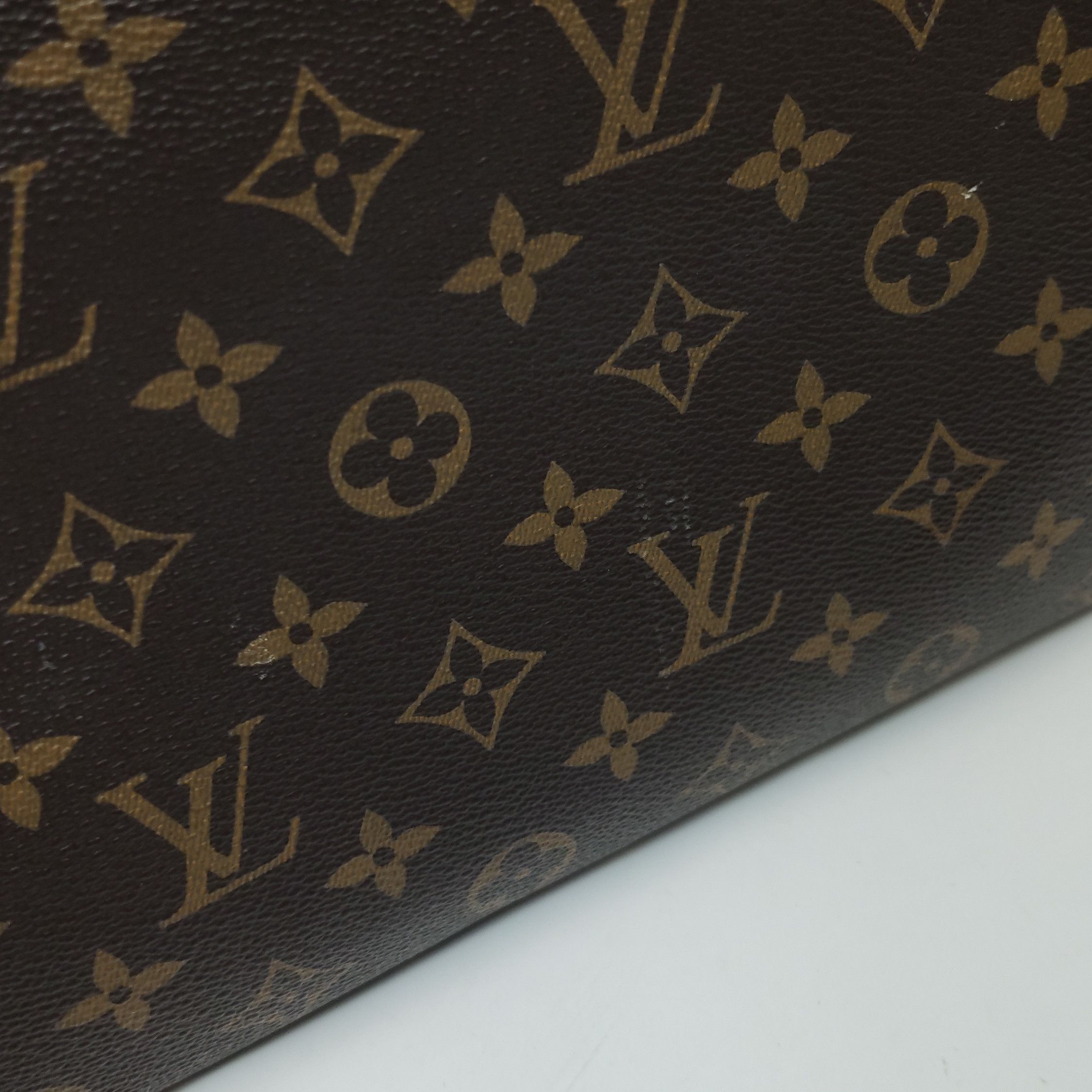Louis Vuitton Louis Vuitton (LV) Daily leather color matching letter logo Size ONE SIZE - 7 Thumbnail