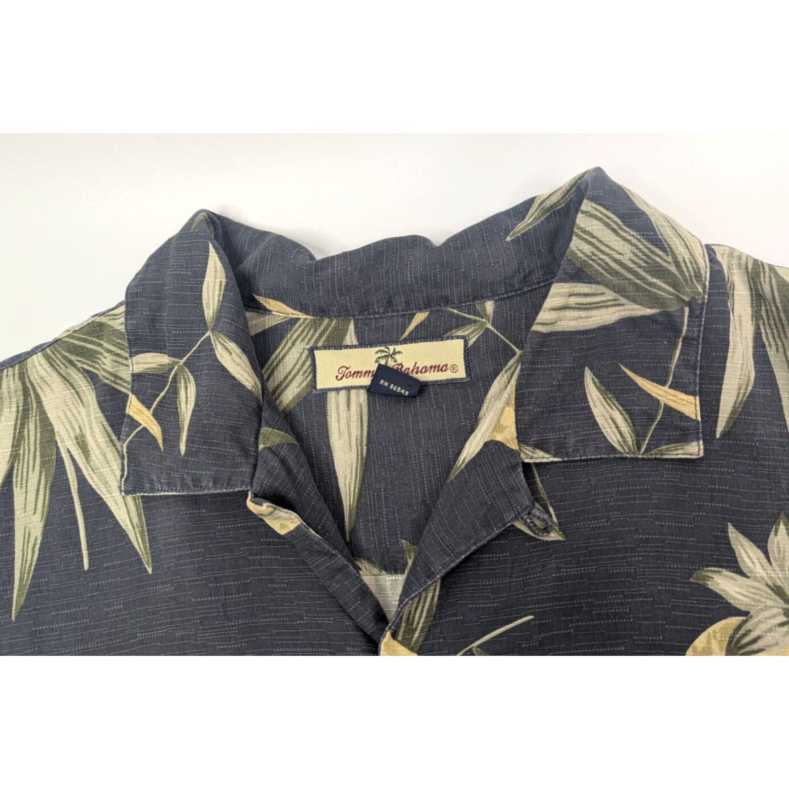 Tommy Bahama VINTAGE Tommy Bahama Pineapple Print Silk Camp Hawaiian Shirt Loop Collar Size Medium Size US M / EU 48-50 / 2 - 6 Thumbnail