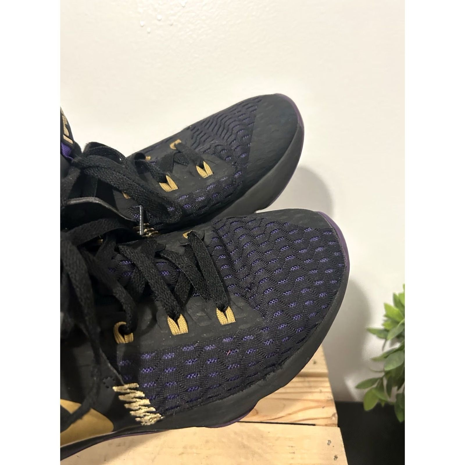 Nike Nike LeBron Witness V-Fierce Purple/Metallic Gold Sneaker CQ9380-003 Men's High Top Size 10 Black Leather Basketball Athletic Shoes Size US 9 / EU 42 - 5 Thumbnail