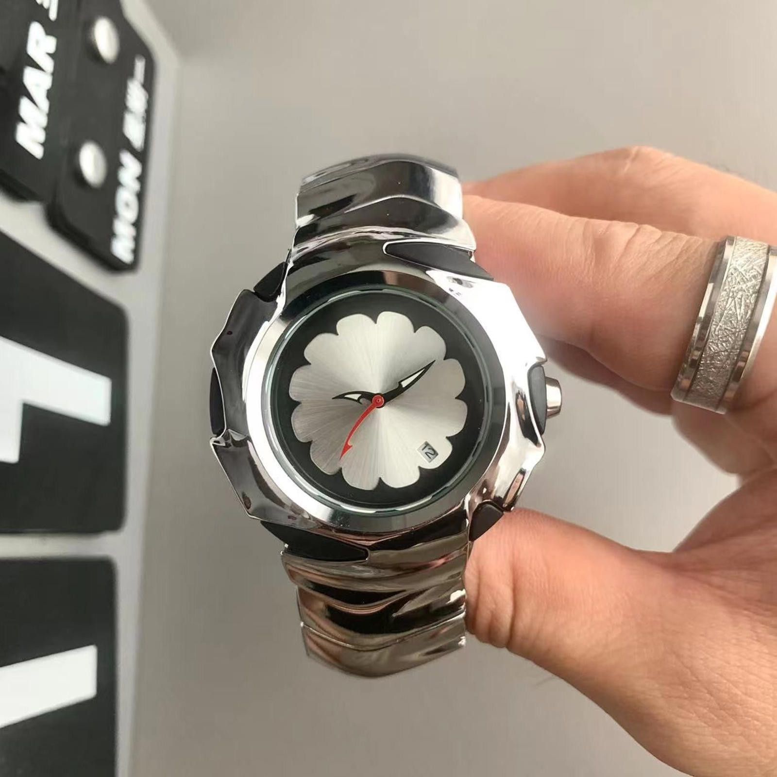 Vintage Blade Quartz Watch – Irregular Strap Size ONE SIZE - 3 Thumbnail