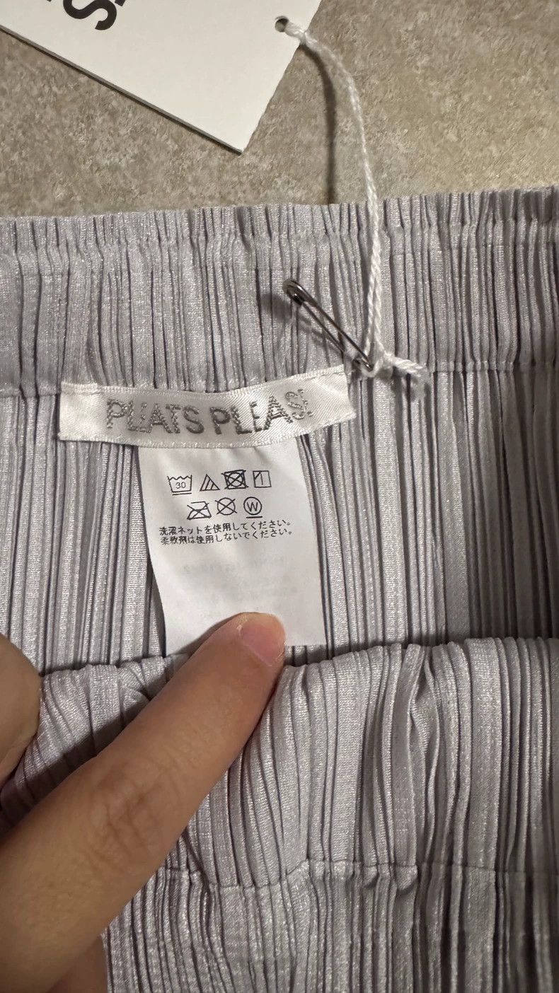 Issey Miyake Issey Miyake size:2 Light grey pleated skirt Size 22" - 4 Thumbnail