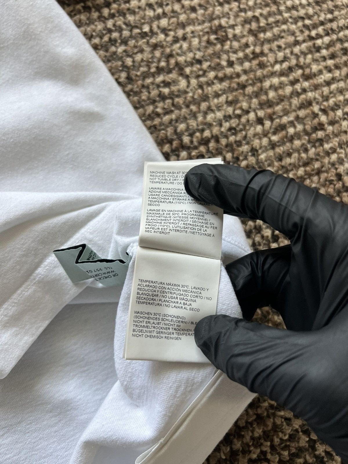 Off-White Off-White Pivot Fish White T Shirt Big Logo M Size Size US M / EU 48-50 / 2 - 14 Thumbnail