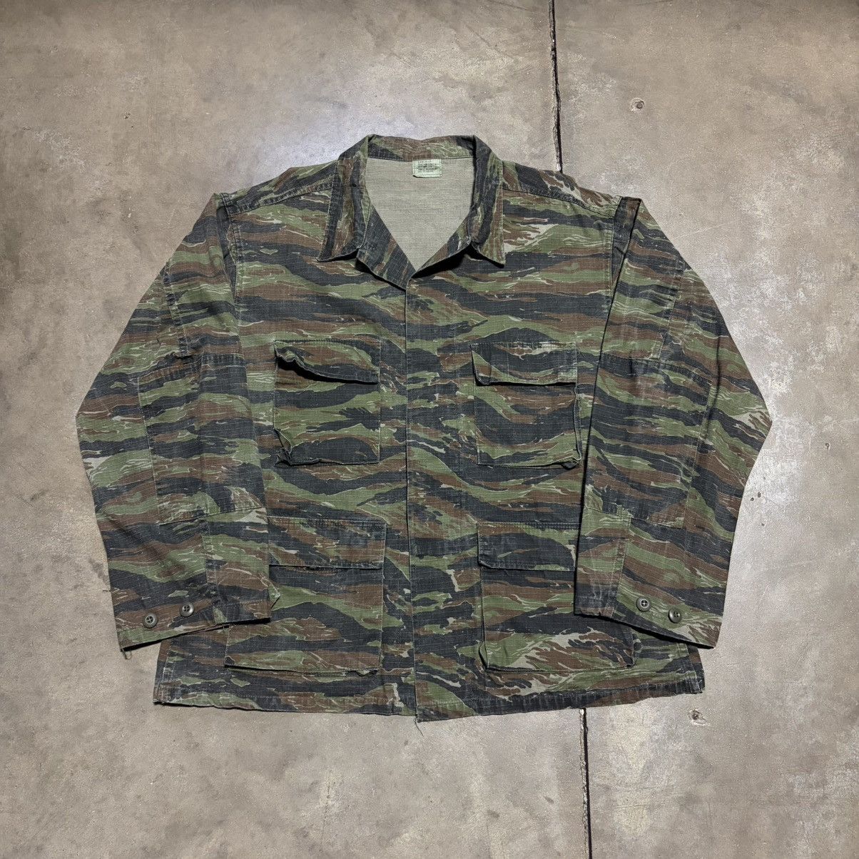 Vintage Vintage Tiger Stripe Camo Jacket Military Field Shirt 80s Size US XL / EU 56 / 4 - 5 Thumbnail