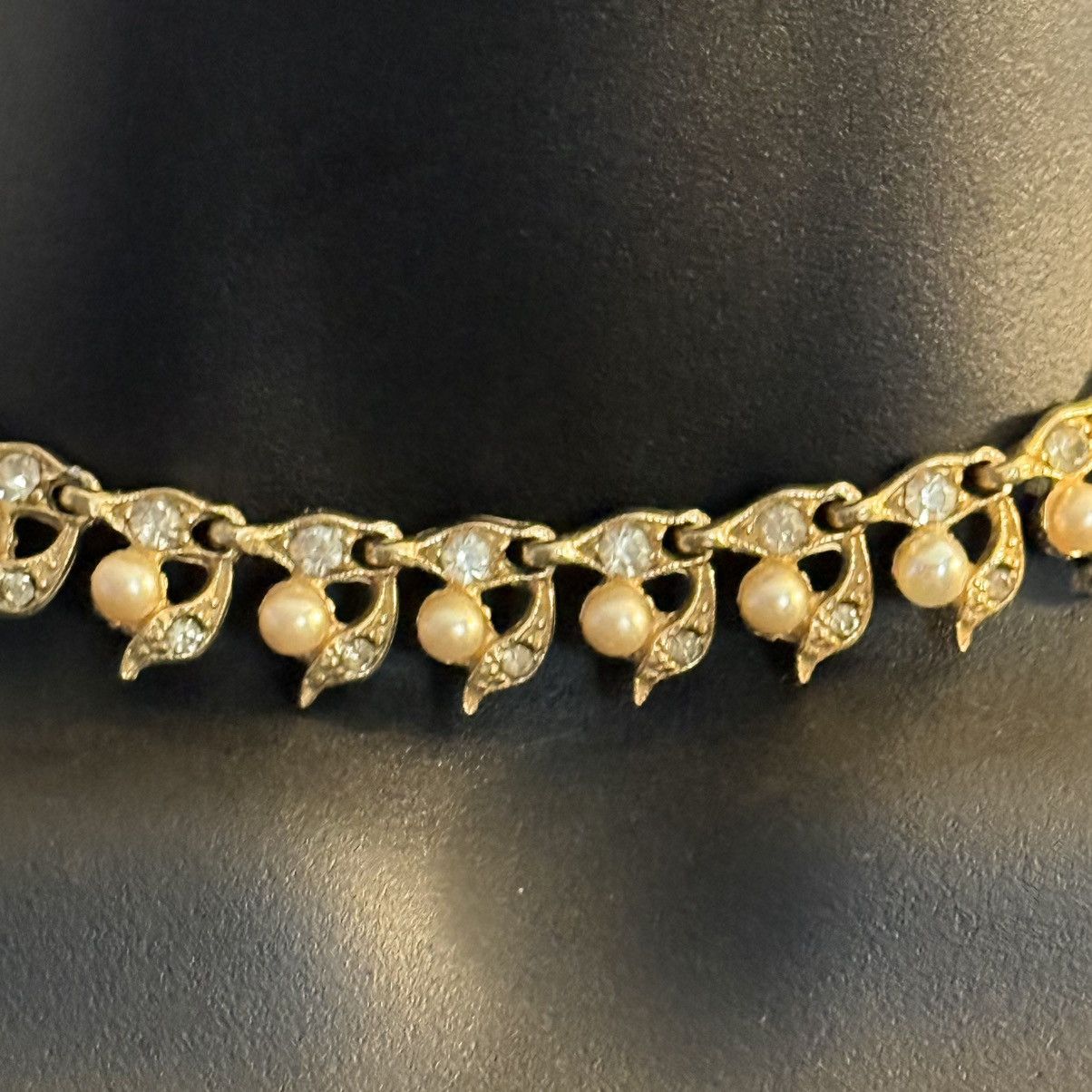 Vintage Vintage gold rhinestone and pearls leaf vine choker necklace Size ONE SIZE - 2 Thumbnail