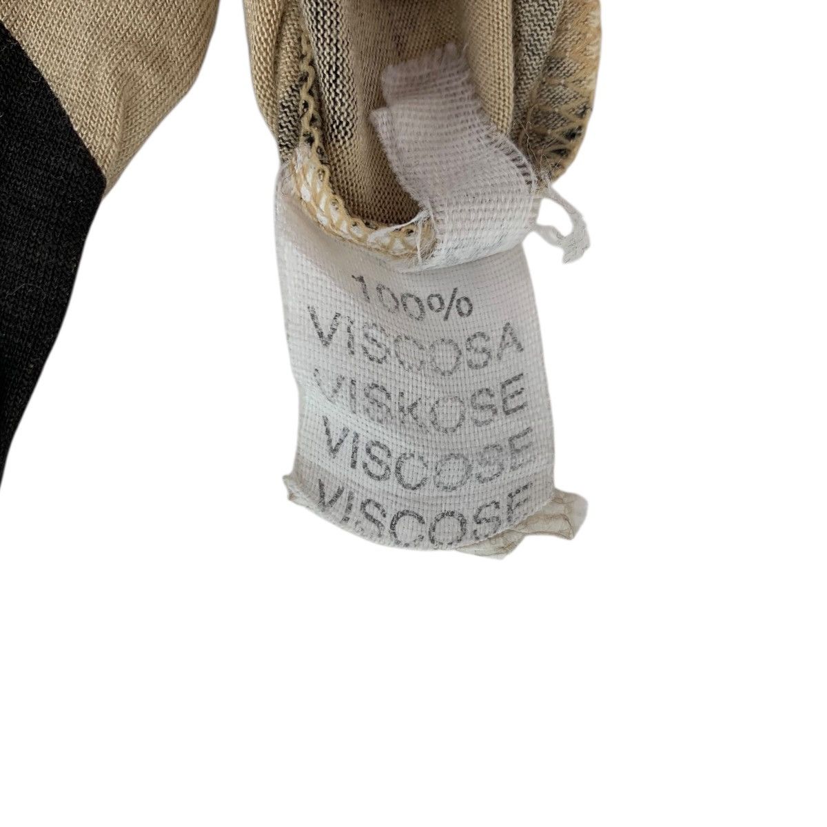 Vintage Vintage ITALIAN BRAND Made in Italy Overprint Viscose Tshirt Size XL / US 12-14 / IT 48-50 - 6 Thumbnail