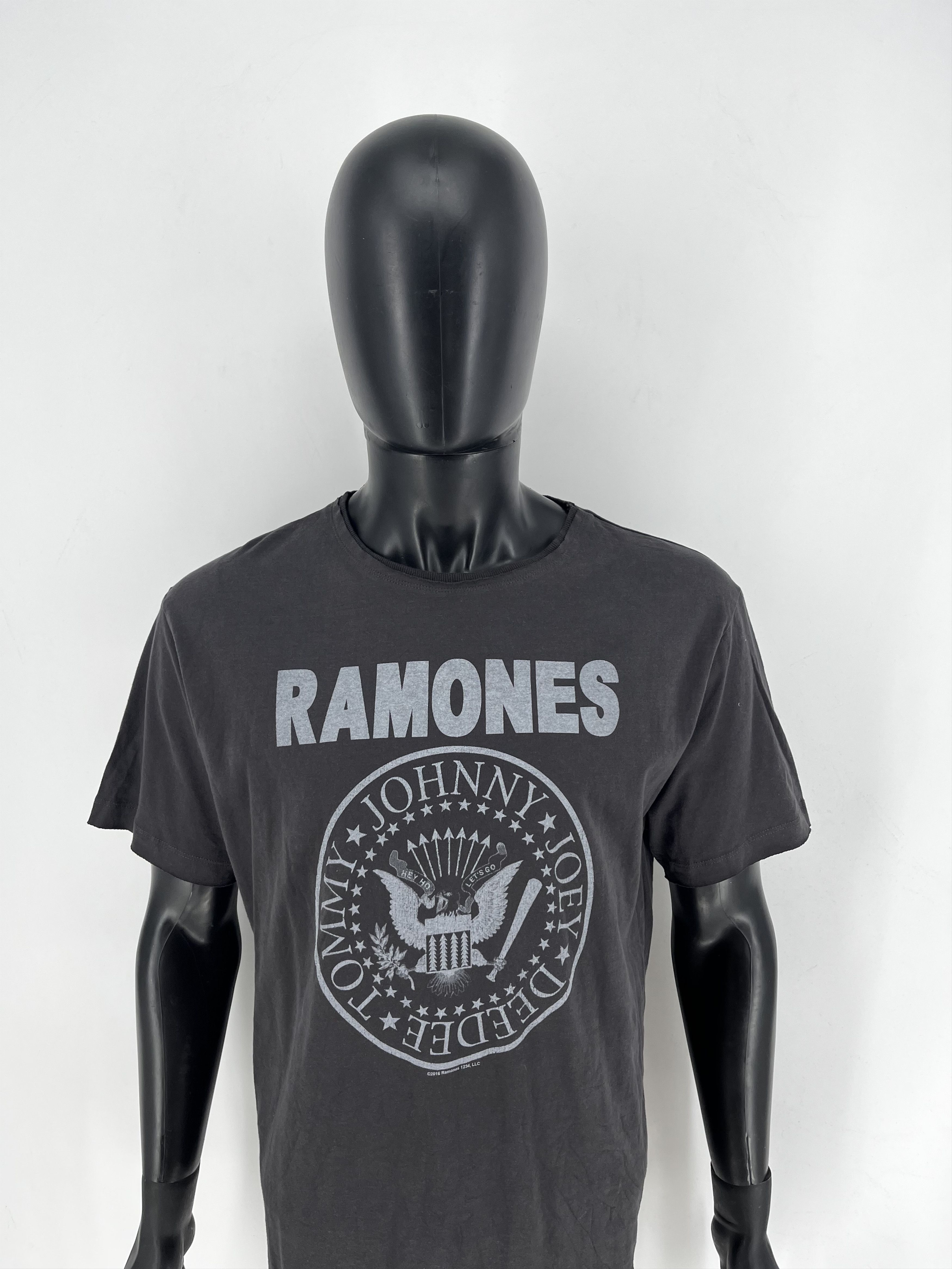 Band Tees Rare🔥 Vintage Y2K Ramones Tees Band tee Travis Style Size US XXL / EU 58 / 5 - 6 Thumbnail