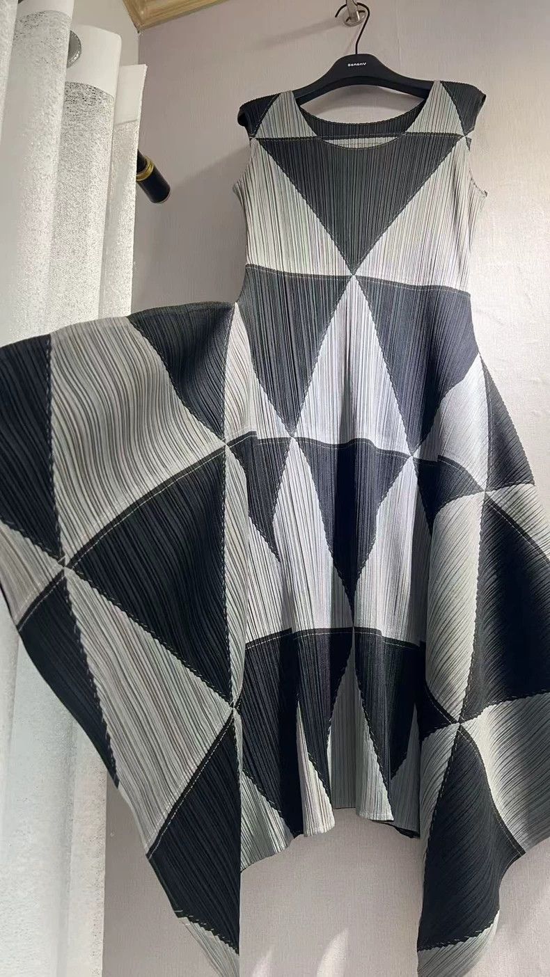 Issey Miyake Issey Miyake size:3 Retro black geometric pleated big hem Size S / US 4 / IT 40 - 2 Thumbnail