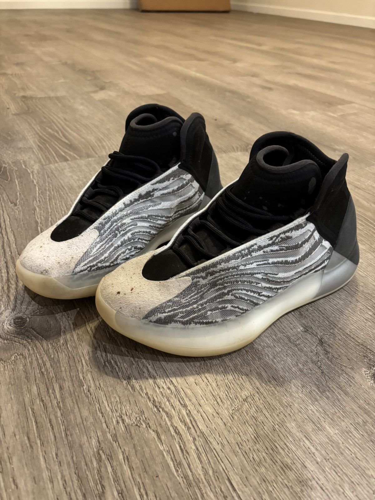 Yeezy Adidas Yeezy QNTM Size US 8 / EU 41 - 1 Thumbnail