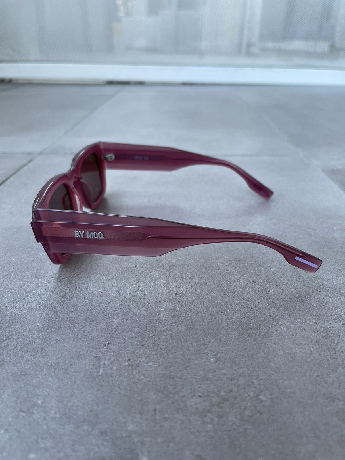 Alexander McQueen !DS! Alexander Mcqueen MQ0359S Tiny Violet Square Sunglasses Size ONE SIZE - 10 Thumbnail