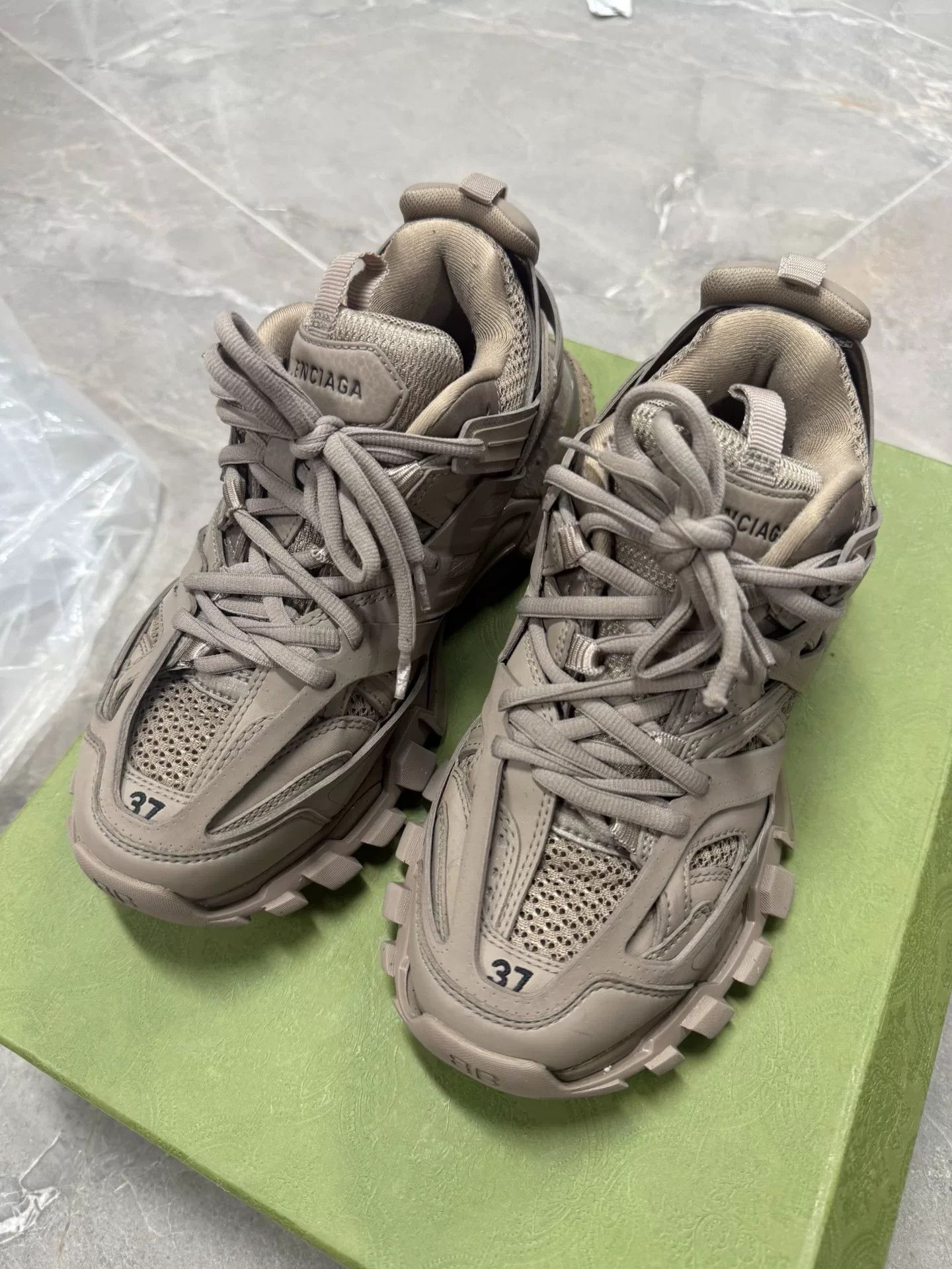 Balenciaga Balenciaga Lowtop Sneakers it_37 Women Size US 7 / IT 37 - 1 Thumbnail
