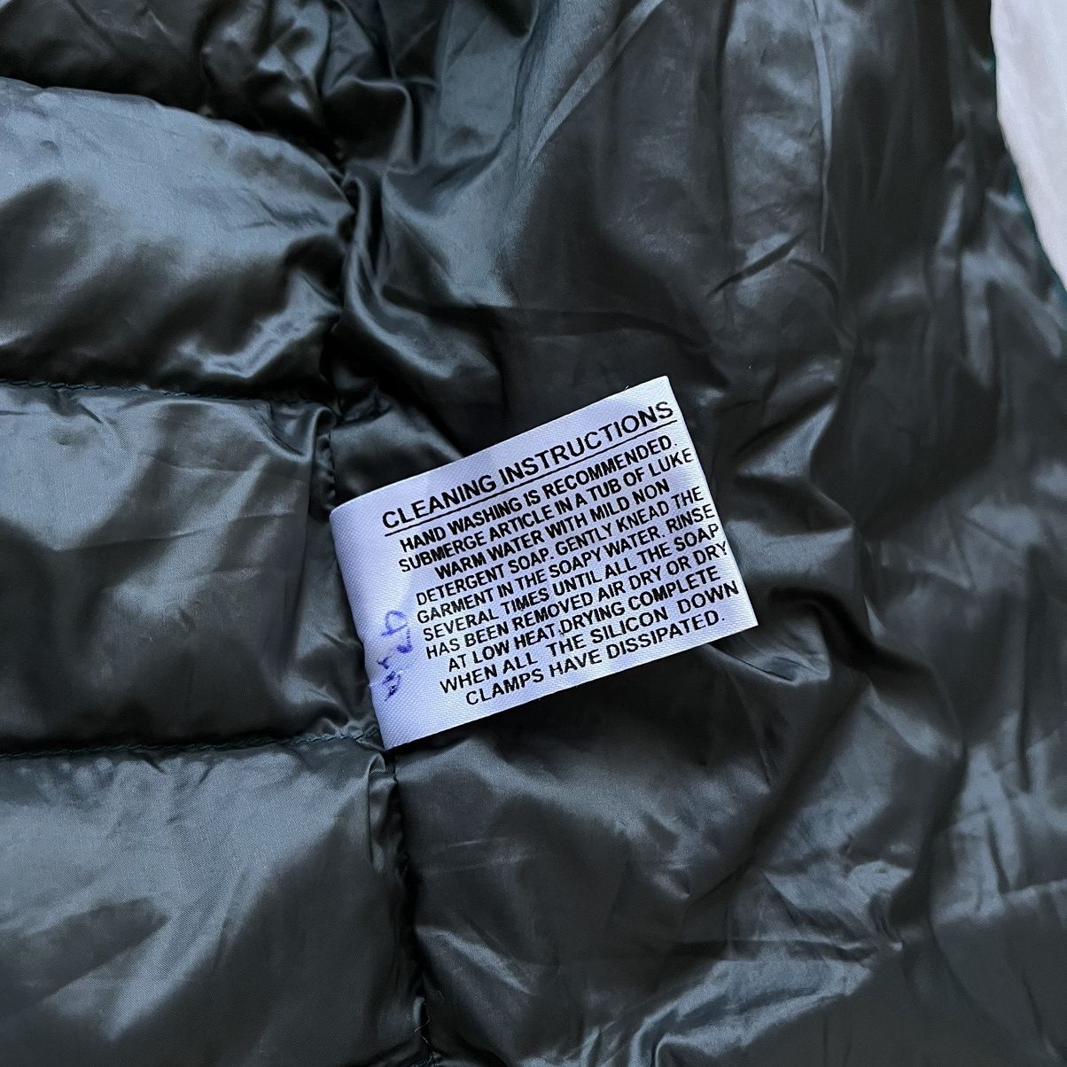 Marmot × Vintage Vintage Made In Korea Marmot Puffer Down Vest S size Size US S / EU 44-46 / 1 - 6 Thumbnail