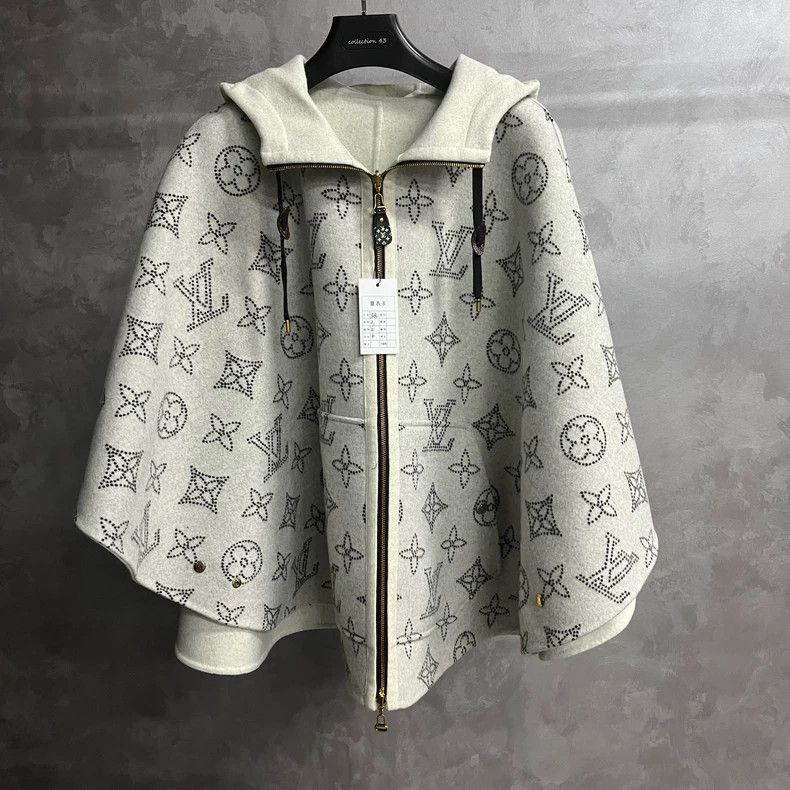 Louis Vuitton Louis Vuitton size os Cream Logo Reversible Lace Up Hooded Size US M / EU 48-50 / 2 - 6 Thumbnail