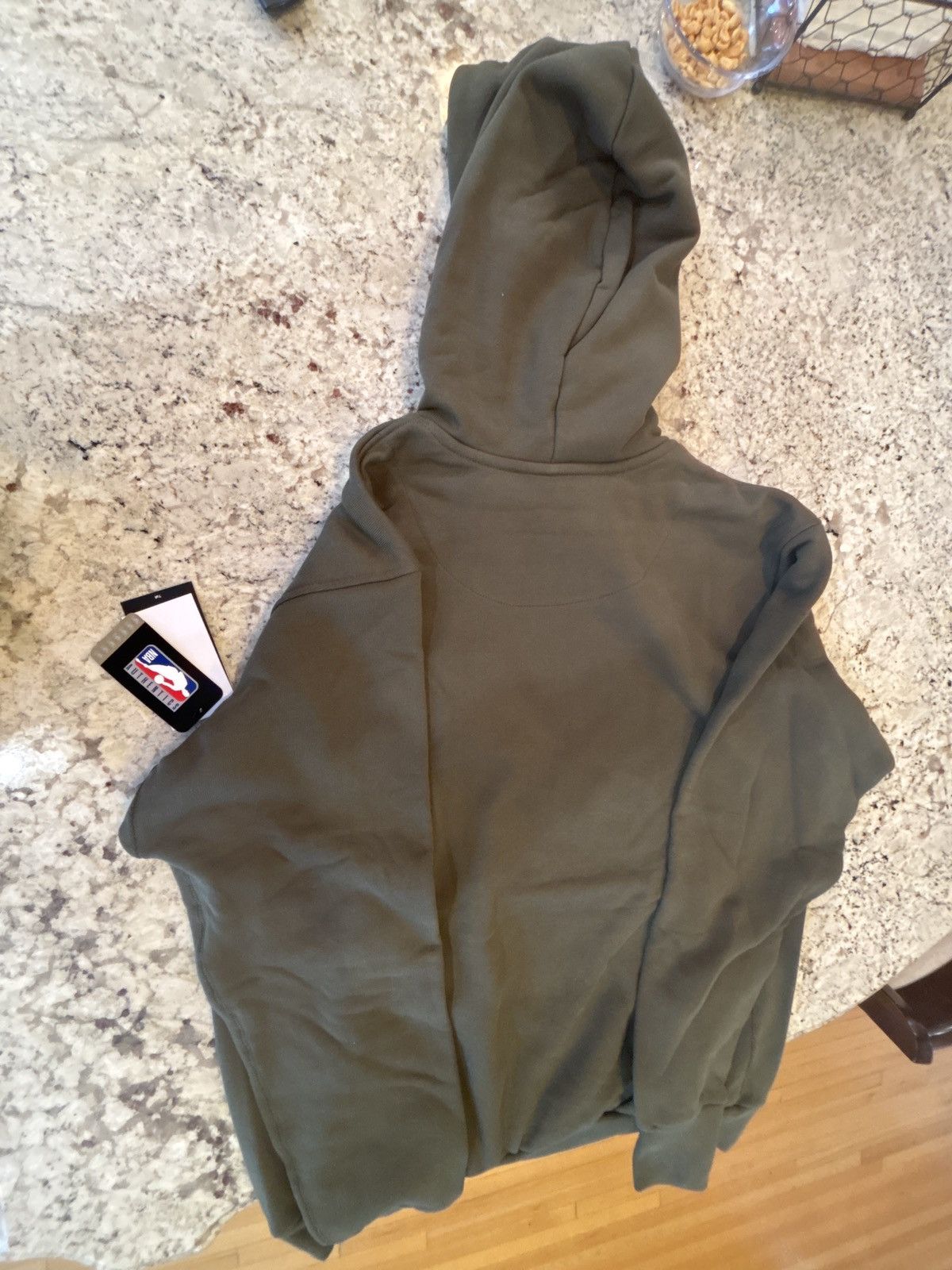 Nike Nike for NBA store, men’s NY Knicks Hoodie, L(tall) Size US L / EU 52-54 / 3 - 1 Thumbnail