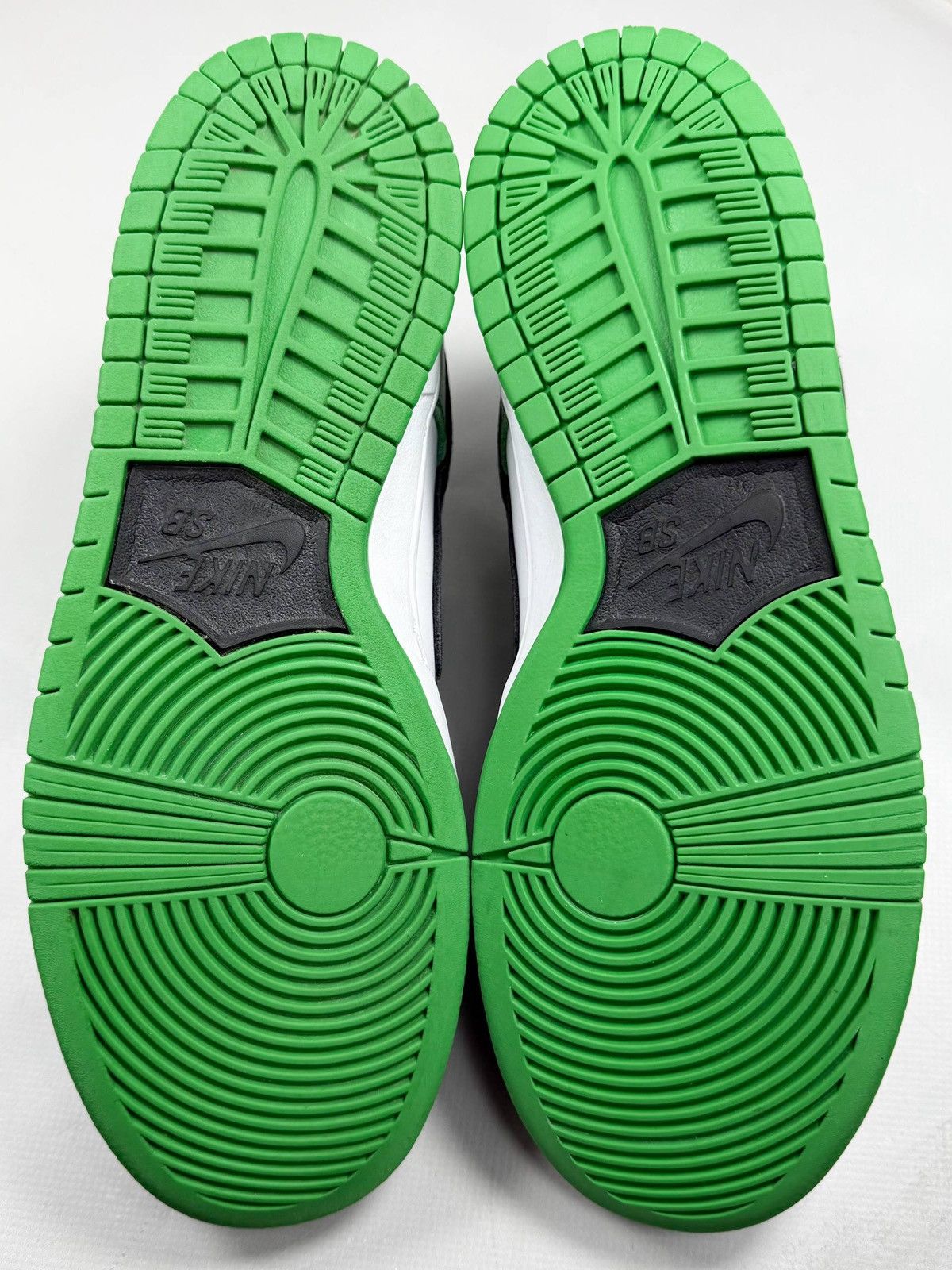 Nike Nike SB Dunk Low “Lucky Green” 🍀🔥 – US 9 Size US 9 / EU 42 - 5 Thumbnail