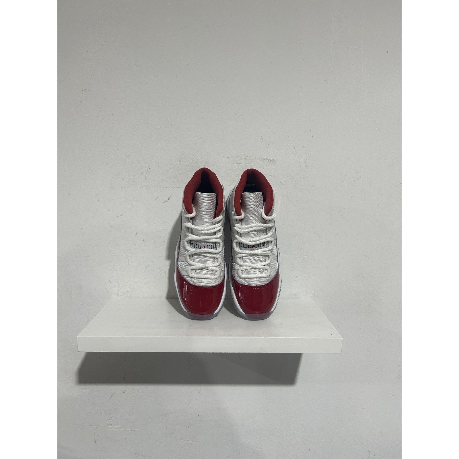 Nike NIKE JORDAN 11 CHERRY 2022 SIZE 5Y PREOWNED Size US 5 / EU 37 - 4 Thumbnail