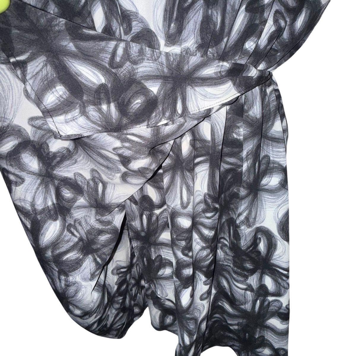 Alice + Olivia Alice + Olivia black and white floral mini dress Size S / US 4 / IT 40 - 5 Thumbnail