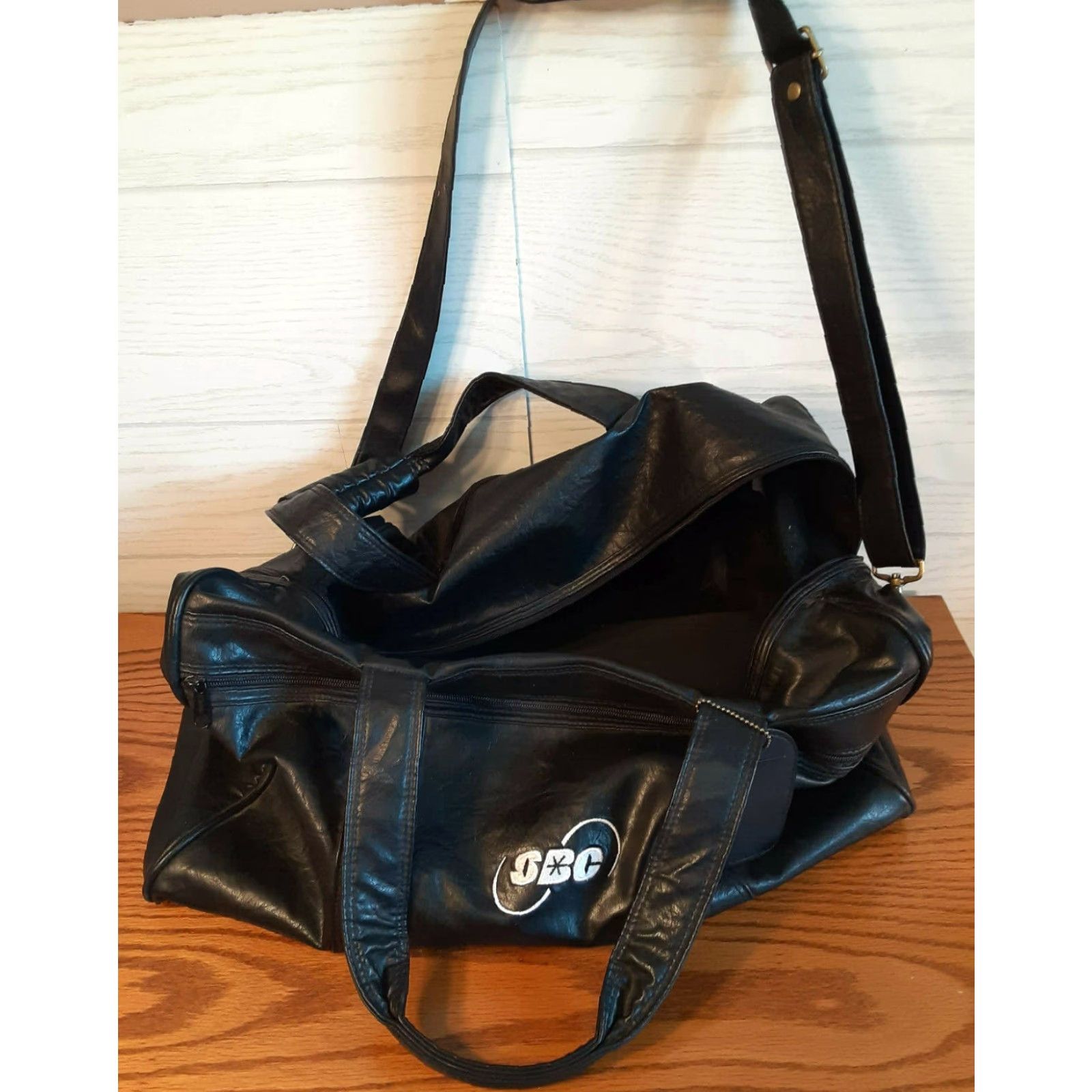 Vintage VINTAGE San Antonio Spurs Basketball Center Faux Leather Travel-Duffel Bag Size ONE SIZE - 4 Thumbnail