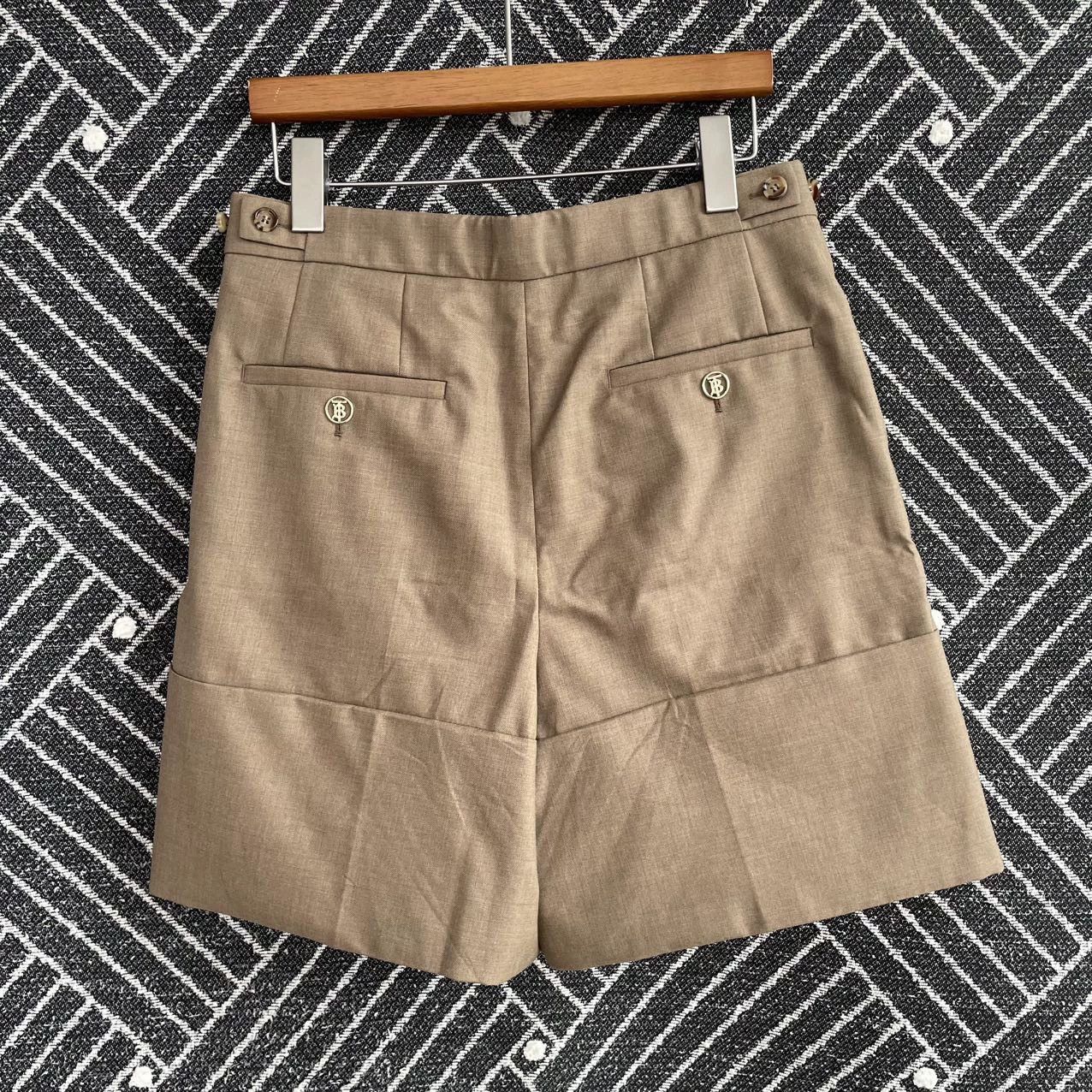 Burberry Burberry Khaki Short 38 like new worn once Size 27" / US 4 / IT 40 - 2 Thumbnail