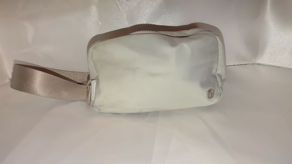Lululemon LuluLemon Everywhere Belt Bag Size ONE SIZE - 2 Thumbnail