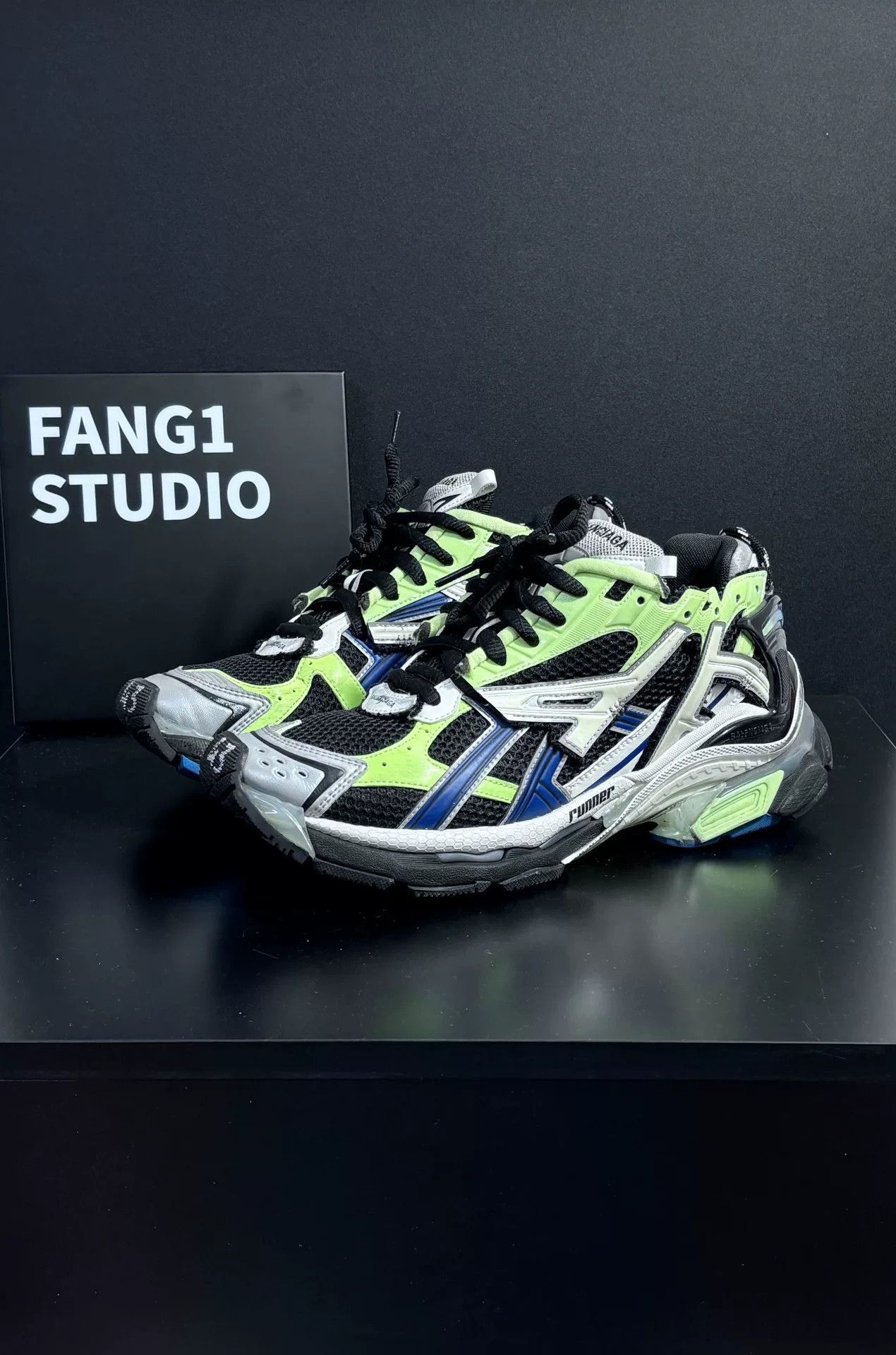 Balenciaga Balenciaga Running Green Lowtop Sneakers 10 Men Size US 10 / EU 43 - 1 Thumbnail