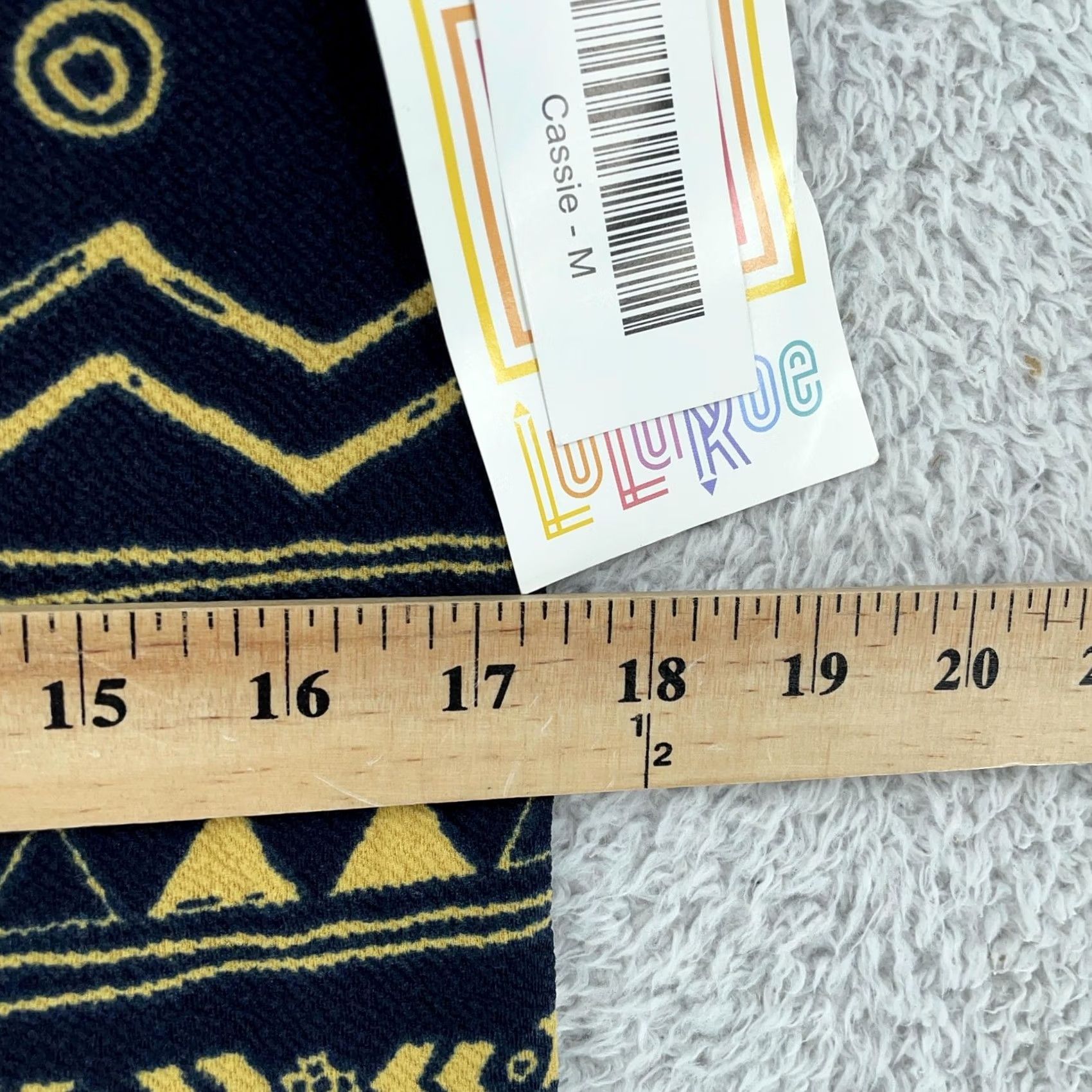 Vintage LuLaRoe Cassie Skirt Womens M Black Geometric Knit Elastic Waist Aztec Pencil Stretch Size 32" / US 10 / IT 46 - 7 Thumbnail