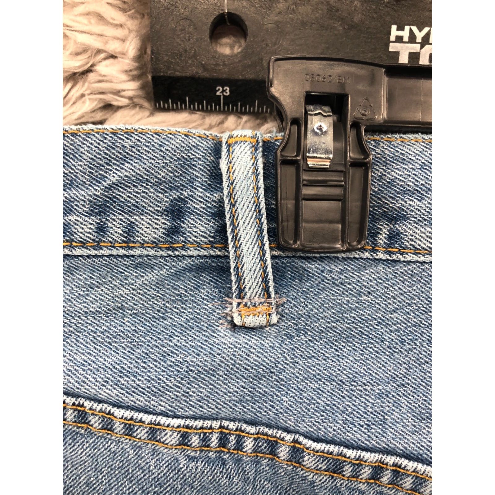 Levi's Levi's 505 Jeans Mens Regular Straight Denim Blue 46x32 Mid Rise 46 Waist 32 Inseam 5-Pocket Size US 30 / EU 46 - 7 Thumbnail