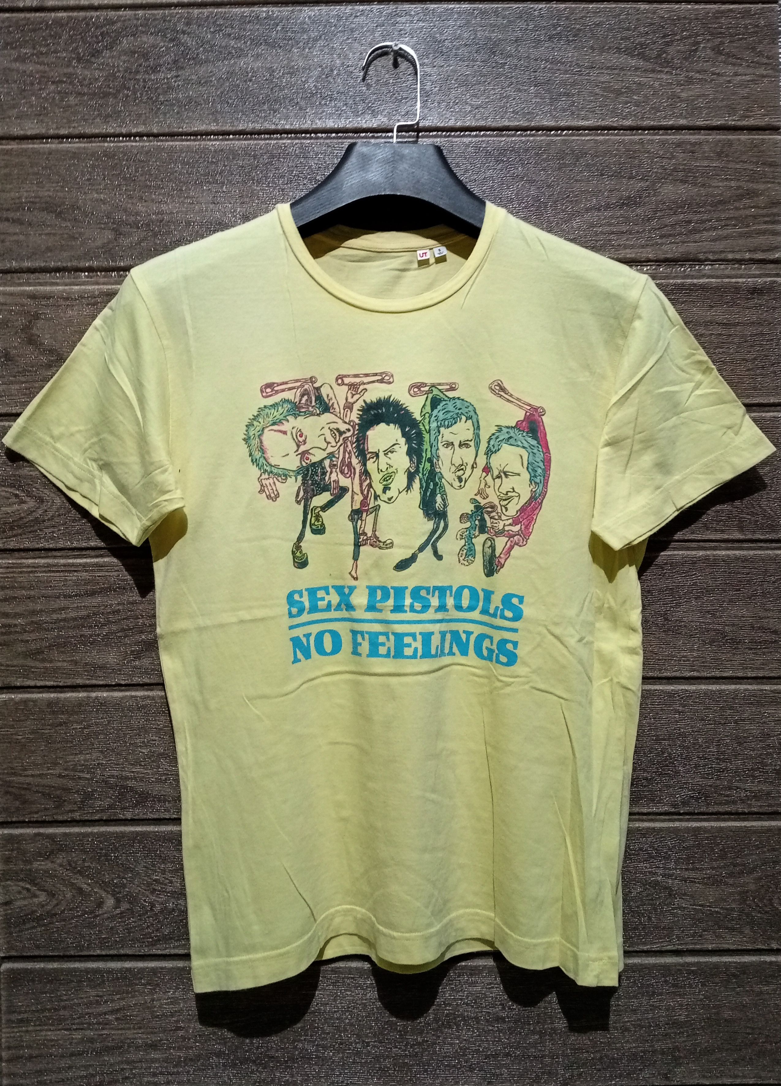 Band Tees UNIQLO X Sex Pistols No Feelings Tee Size US S / EU 44-46 / 1 - 1 Thumbnail