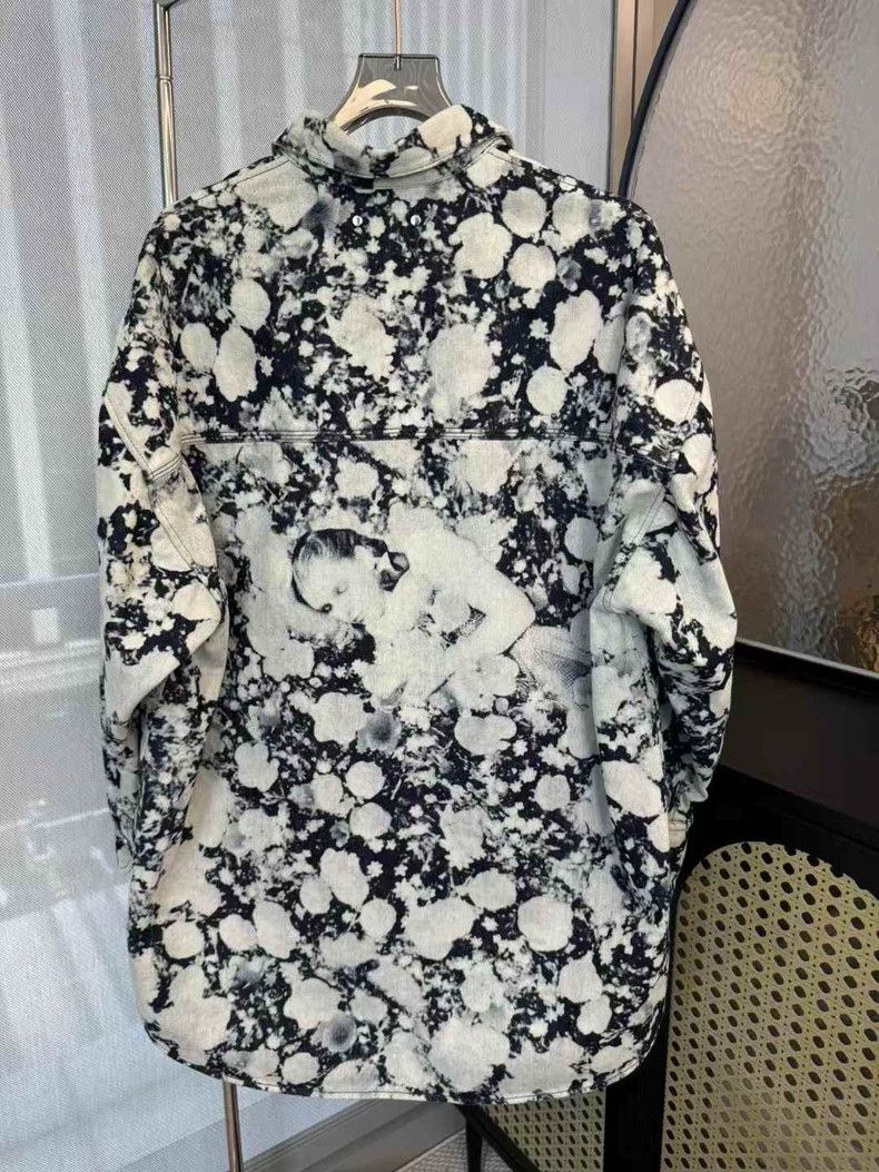 Louis Vuitton Louis Vuitton Wizard of Oz Sleeping Beauty Tie-Dye Denim J Size US S / EU 44-46 / 1 - 2 Thumbnail