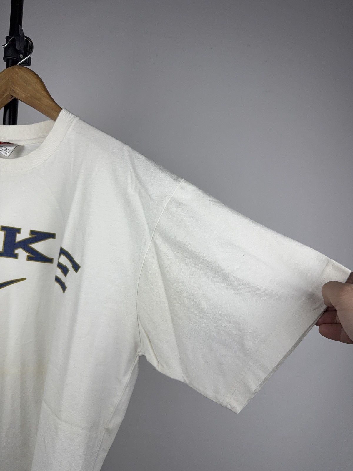 Nike Vintage 90s Retro Nike Big Logo Swoosh T-Shirt White 90s Size US L / EU 52-54 / 3 - 10 Thumbnail