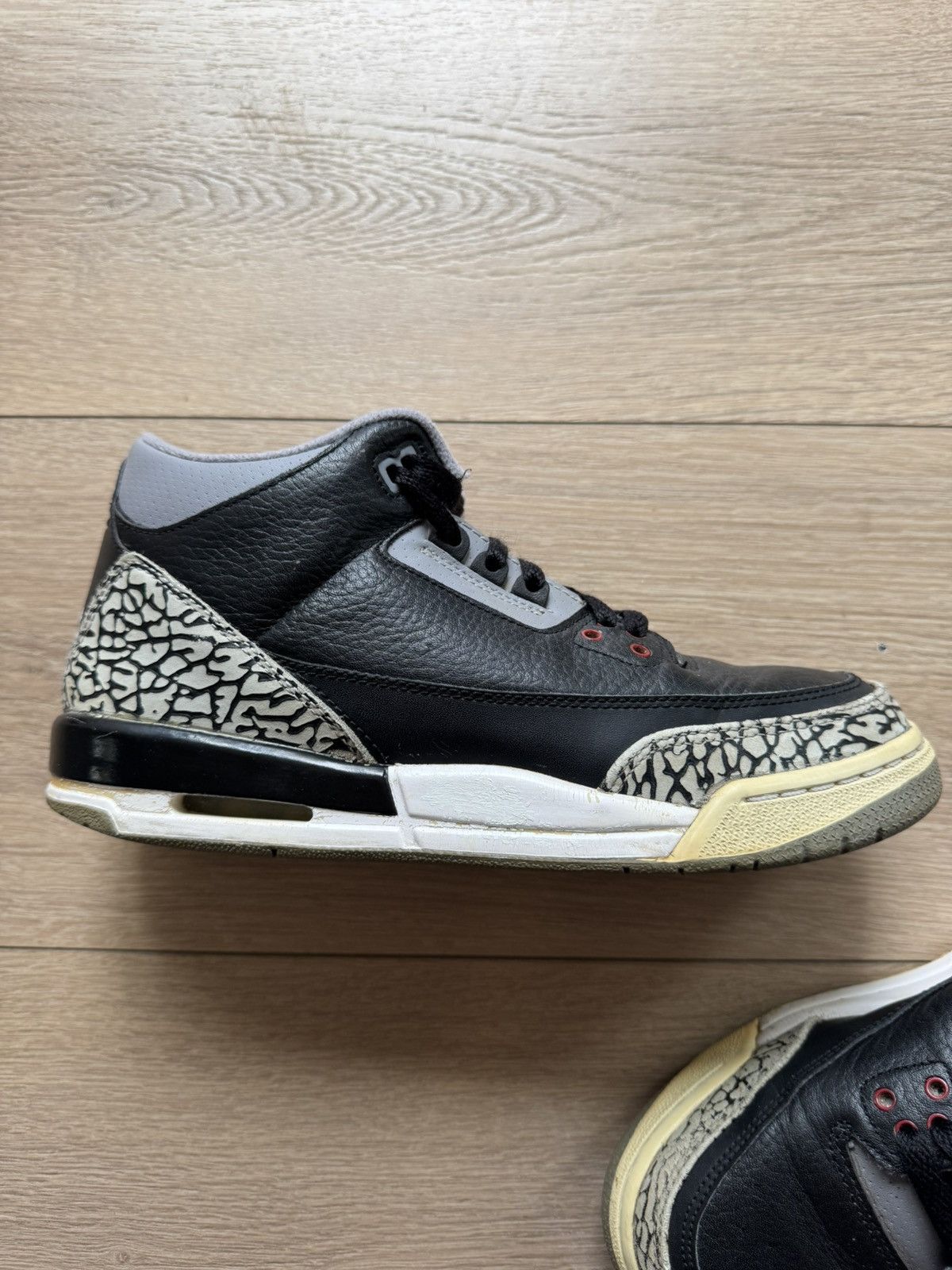 Jordan Brand 2011 Jordan 3 Black Cement Size US 7 / EU 40 - 2 Thumbnail