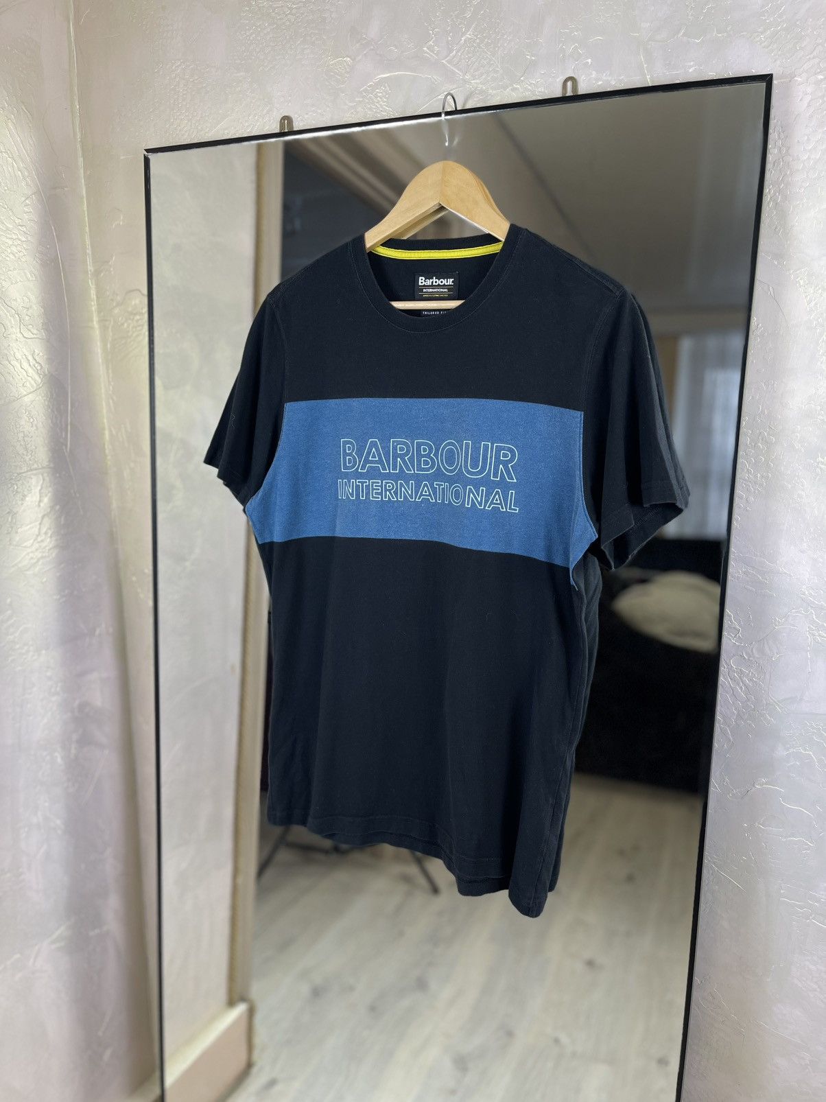 Barbour Barbour International Block Logo Tee Tailored Fit Black Blue Size US M / EU 48-50 / 2 - 1 Thumbnail