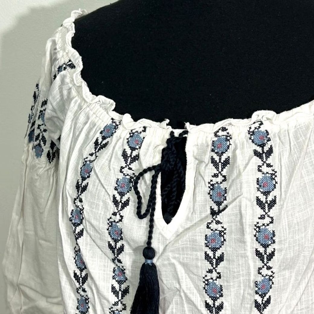 Abercrombie & Fitch Abercrombie & Fitch Blouse Boho Peasant Floral Embroidery White Top Womens S Size S / US 4 / IT 40 - 3 Thumbnail