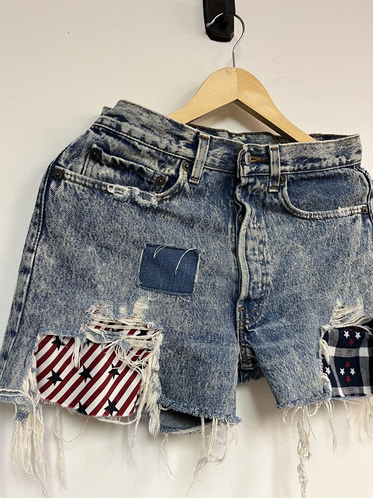 Vintage 80’s Levi’s Shorts Size 28" / US 6 / IT 42 - 2 Thumbnail