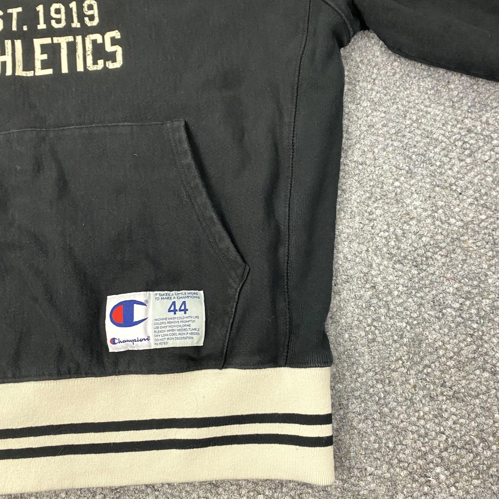 Champion VINTAGE Champion Reverse Weave Hoodie Mens Large Black Athletics Graphic Logo Pullover Size US L / EU 52-54 / 3 - 5 Thumbnail