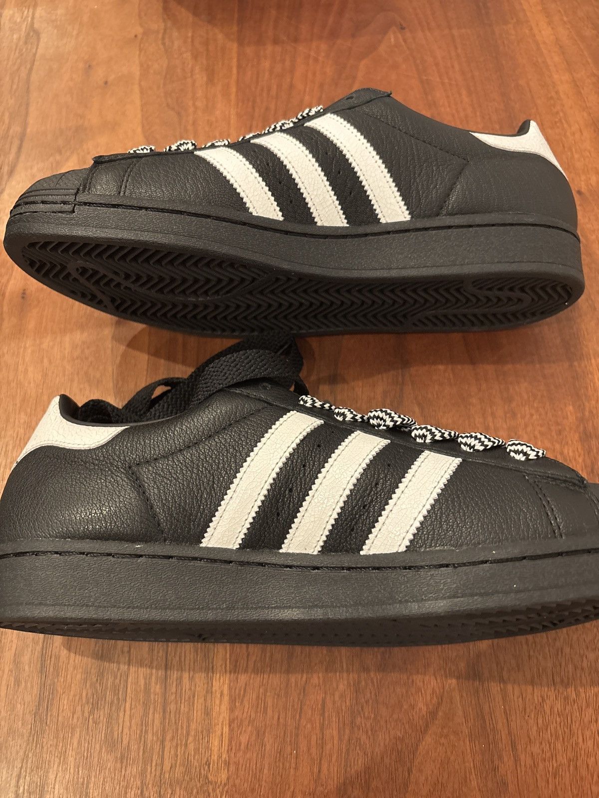 Adidas Adidas Superstar 50 “Playing Cards Pack” Queen&King Edition Size US 9 / EU 42 - 2 Thumbnail
