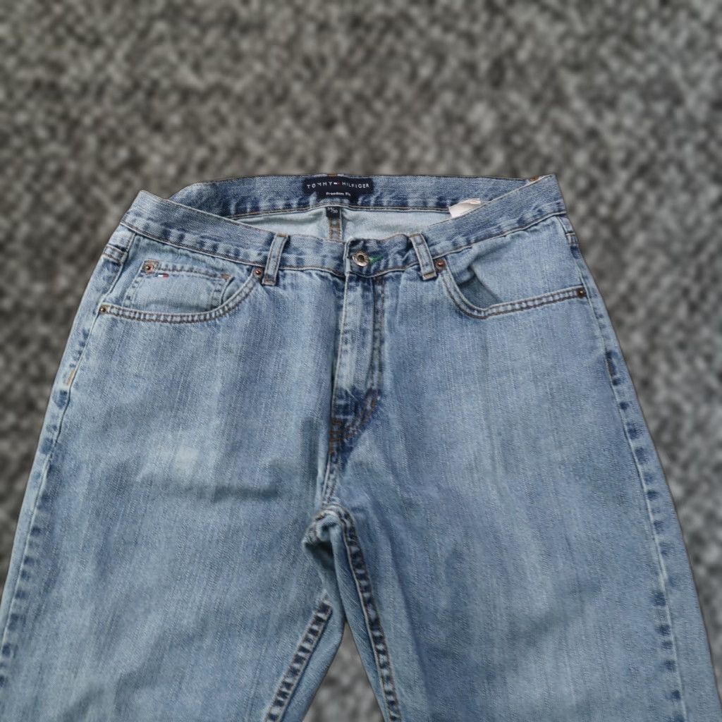 Tommy Hilfiger Tommy Hilfiger relaxed Jeans Men 34x30 Blue Distressed Denim Straight 5-Pocket Zip Button Vintage: No 80s 90s Theme Mens Jeans Size US 34 / EU 50 - 1 Thumbnail
