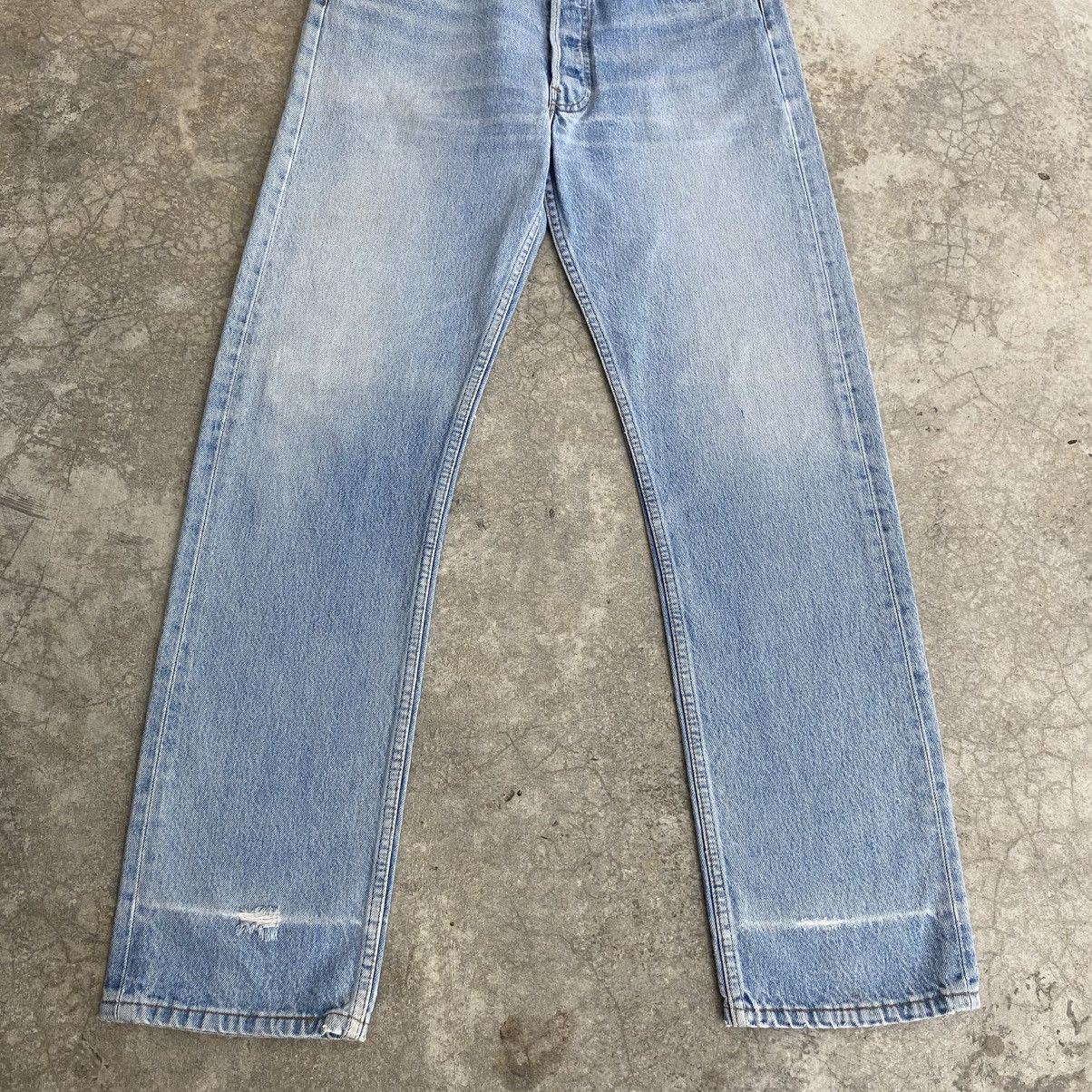 Levi's Vintage 90’s Levis 501 Faded Light Blue Distressed Jeans Size US 32 / EU 48 - 3 Thumbnail