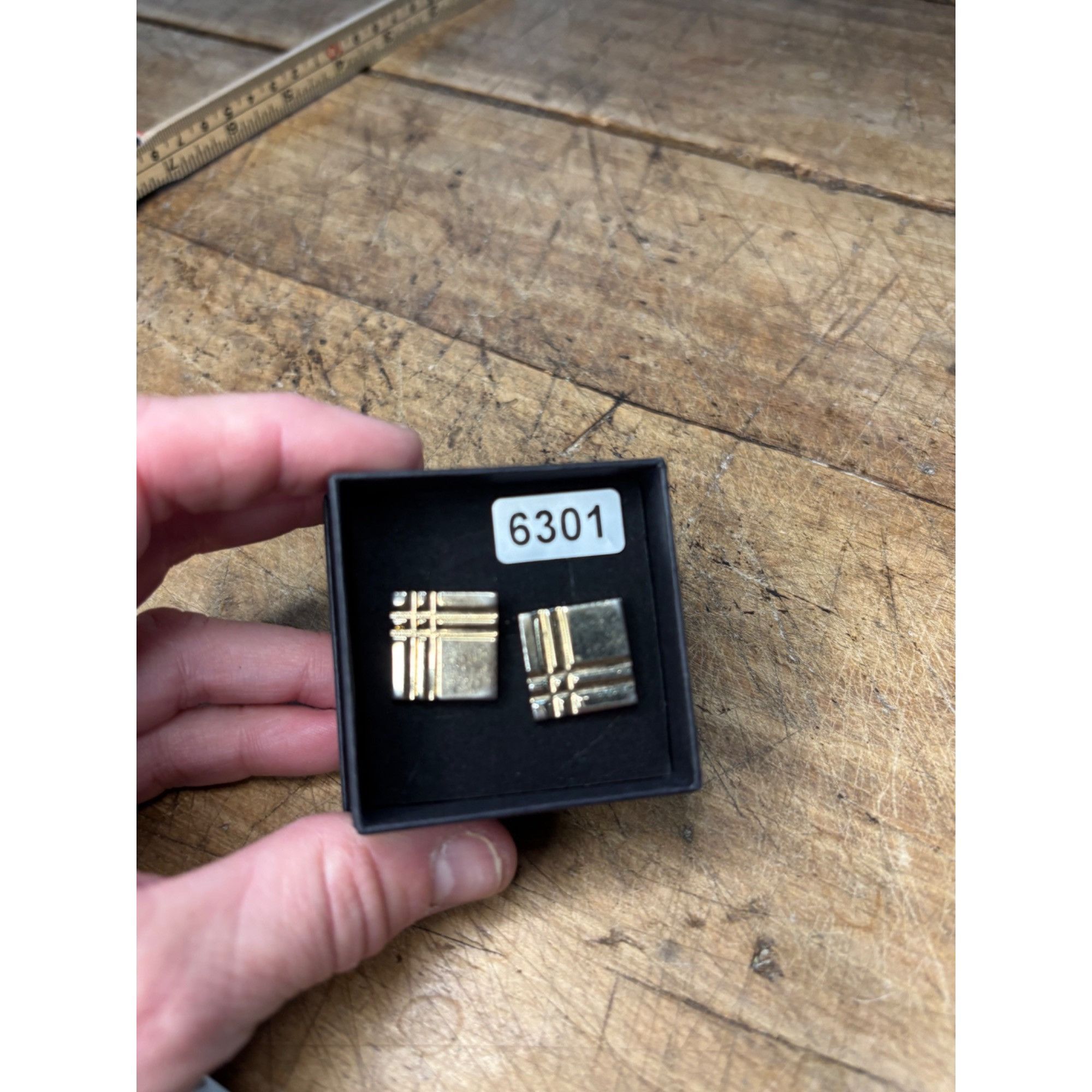Other Gold Tone Geometric Square Cufflinks With Abstract Line Desi Size 44R - 6 Thumbnail