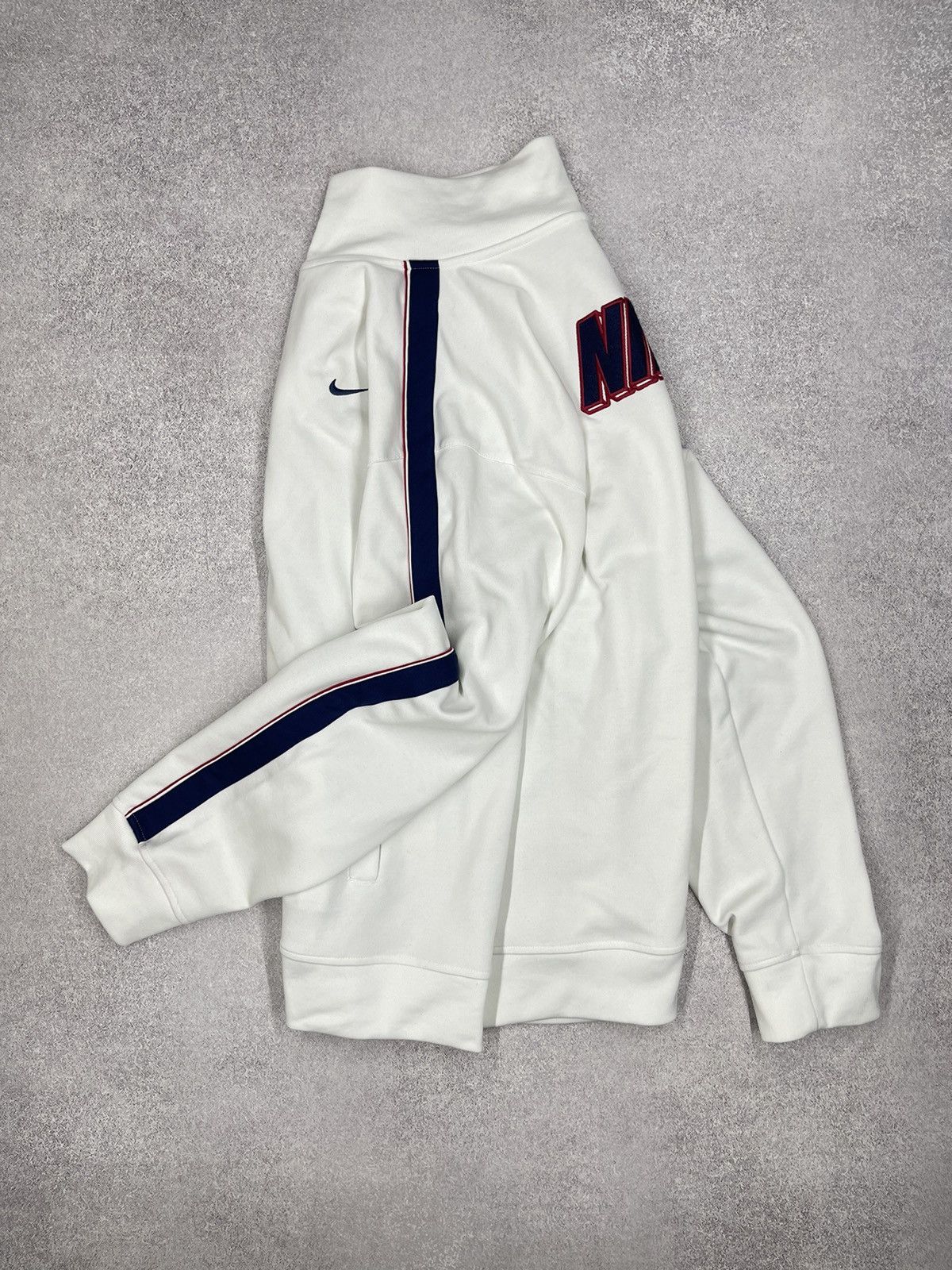 Nike Vintage Nike Drill Track Jacket White Big Logo Print Y2K ACG Size US L / EU 52-54 / 3 - 5 Thumbnail