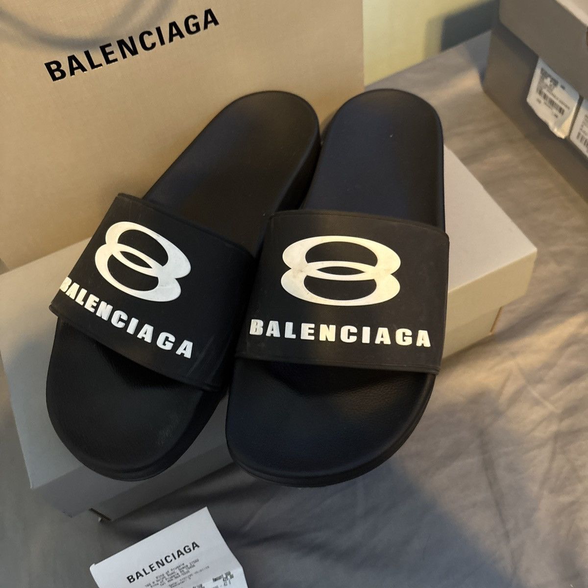 Balenciaga Balenciaga circle logo slides Size US 9 / EU 42 - 2 Thumbnail