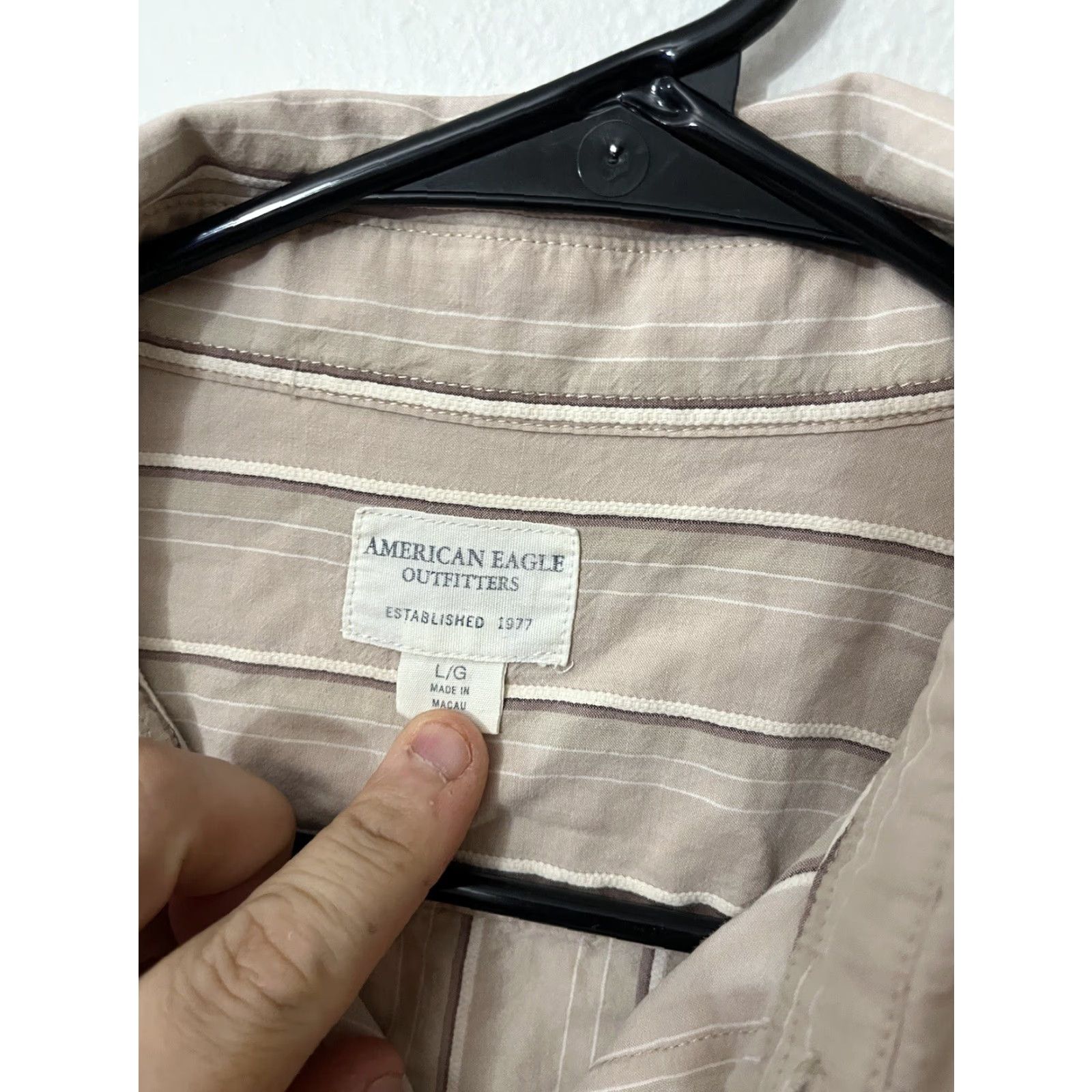 American Eagle Outfitters American Eagle Outfitters Shirt Mens Large Beige Striped Long Sleeve Button-Down Size US L / EU 52-54 / 3 - 2 Thumbnail