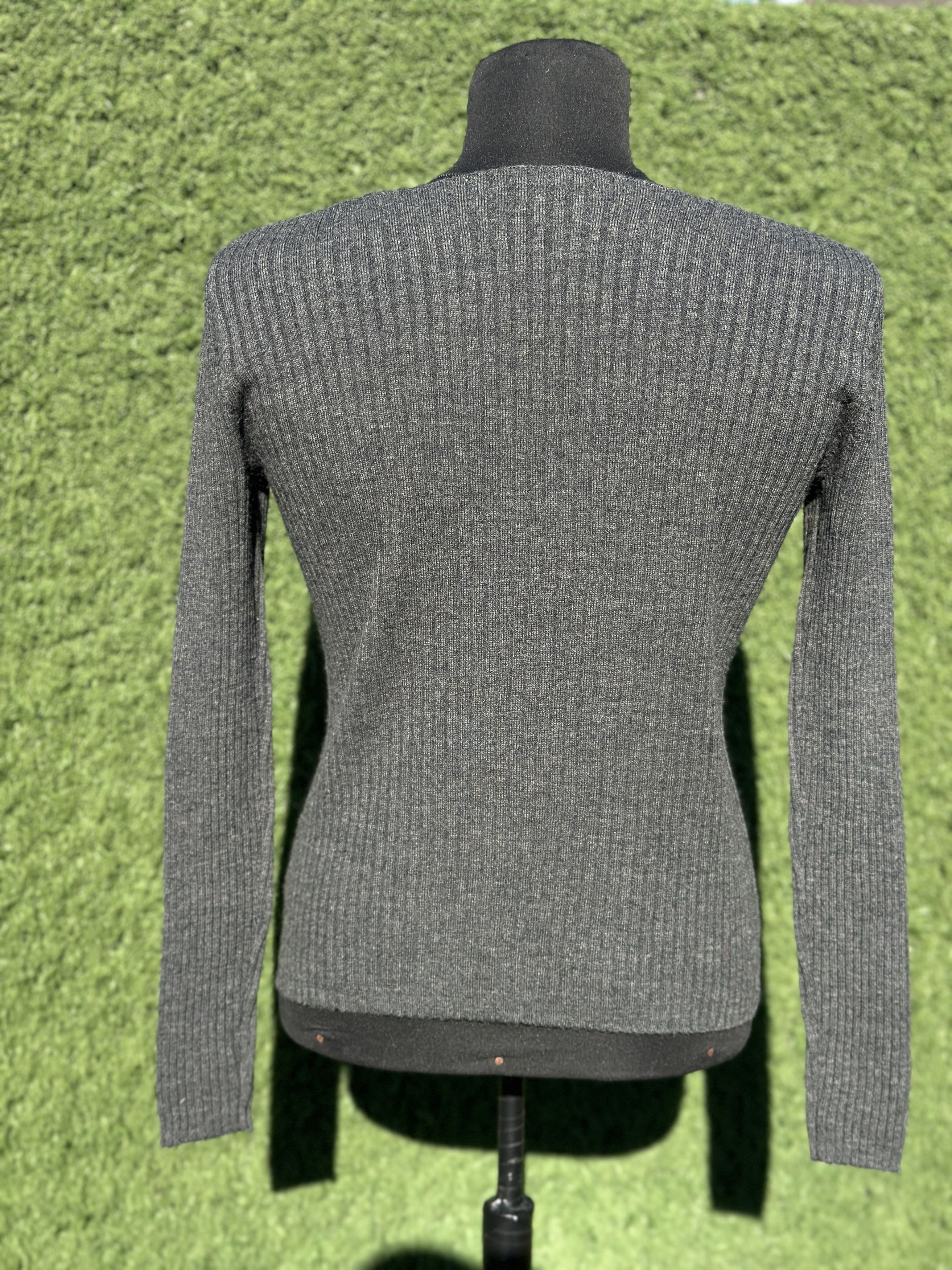 Prada Prada Cashmere Cardigan Size IT 38 Slim Wide V Neck Knit Size M / US 6-8 / IT 42-44 - 4 Thumbnail