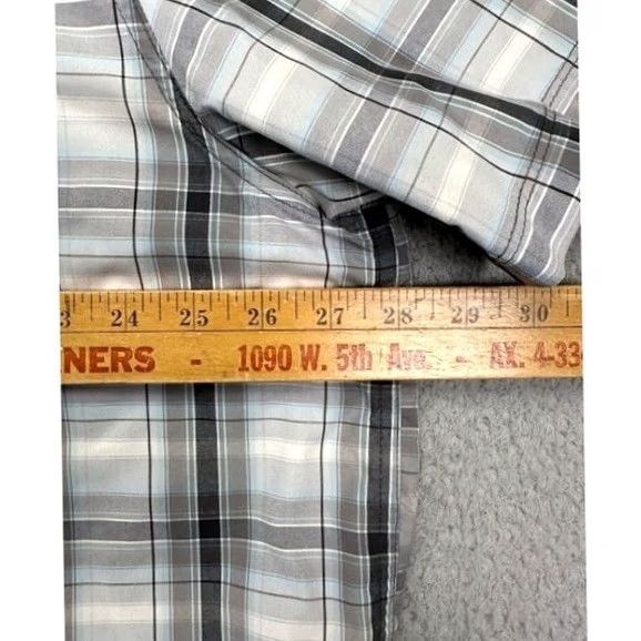 The North Face The North Face Button-Up Shirt 2XL Gray Plaid Nylon Blend Short Sleeve Men Size US XXL / EU 58 / 5 - 7 Thumbnail