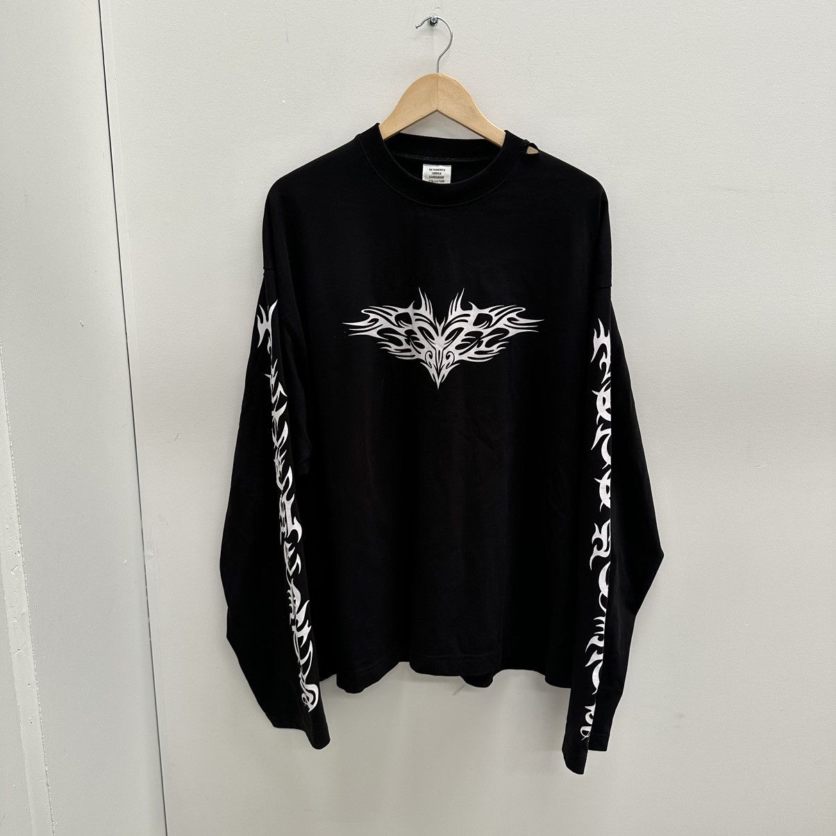 Vetements Vetements Black Gothic Logo Long Sleeve T-Shirt (fits L-XL) |  Grailed