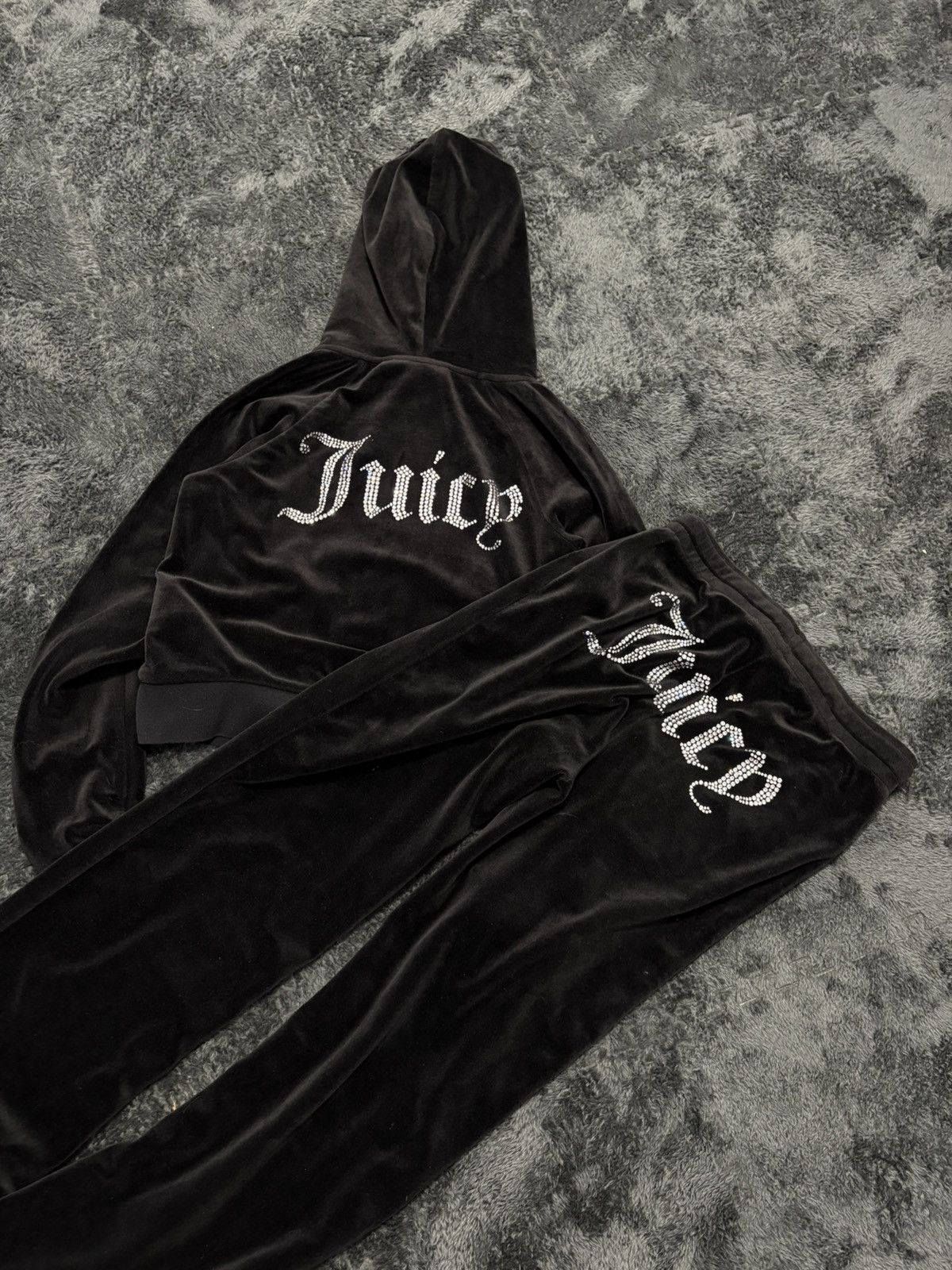 Juicy Couture Juicy Couture Black Velour Big Logo Suit Hoodie + Pants Size XS / US 0-2 / IT 36-38 - 1 Thumbnail