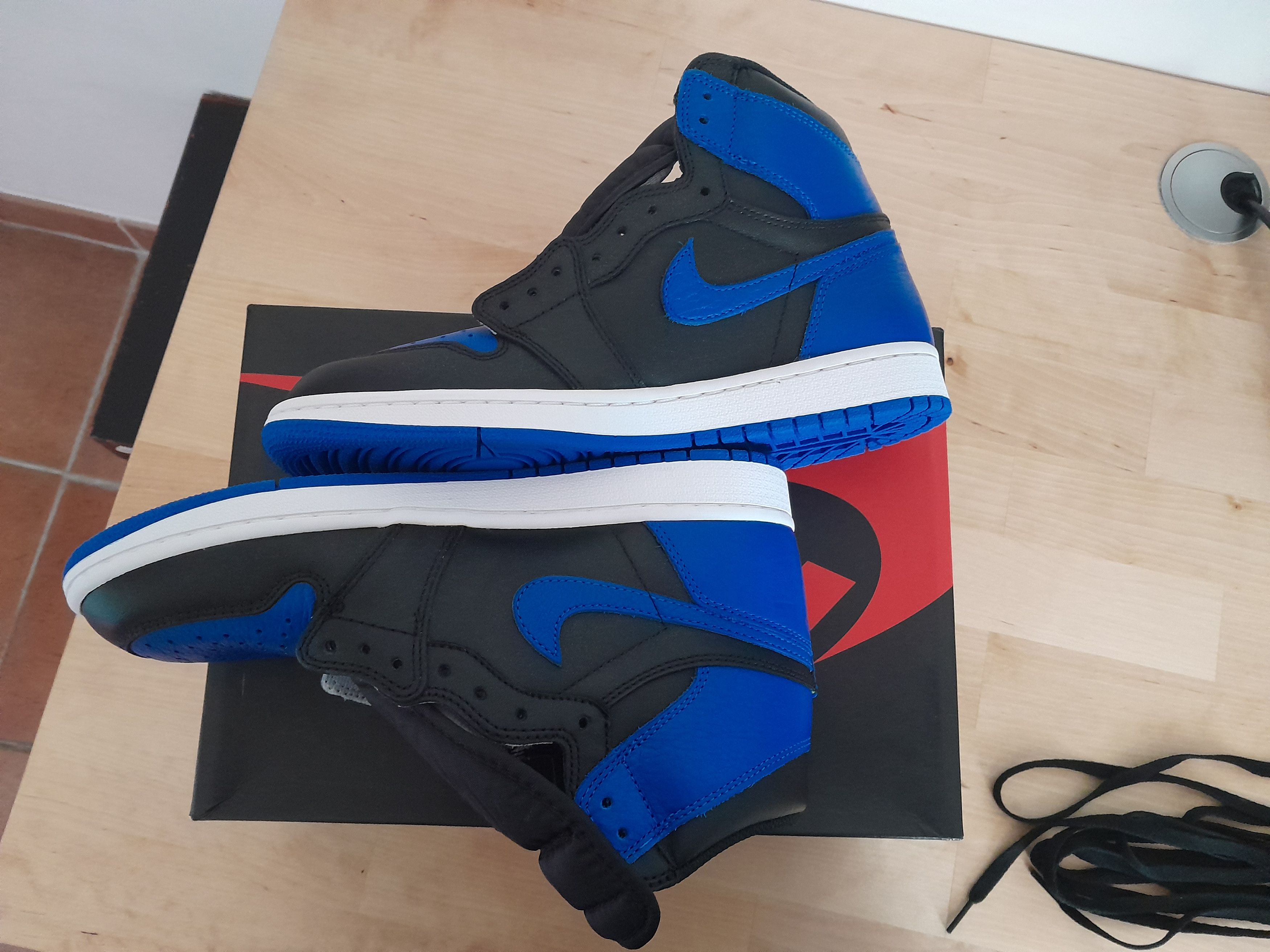 Nike Nike Air Jordan 1 Retro Royal (2017) Size US 7.5 / EU 40-41 - 5 Thumbnail