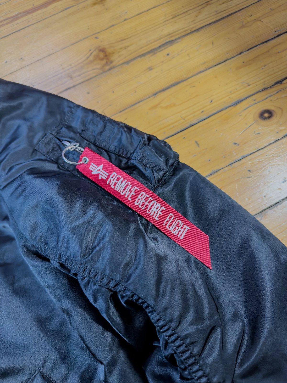 Alpha Industries Alpha industries with detachable gray hood bomber jacket Size US L / EU 52-54 / 3 - 3 Thumbnail